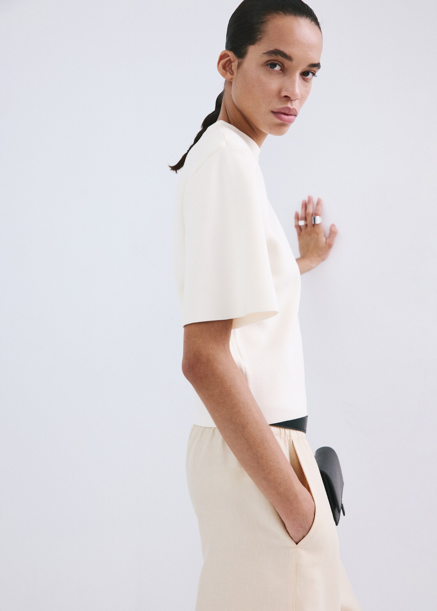 Short-sleeved knitted sweater - Details of the article 2