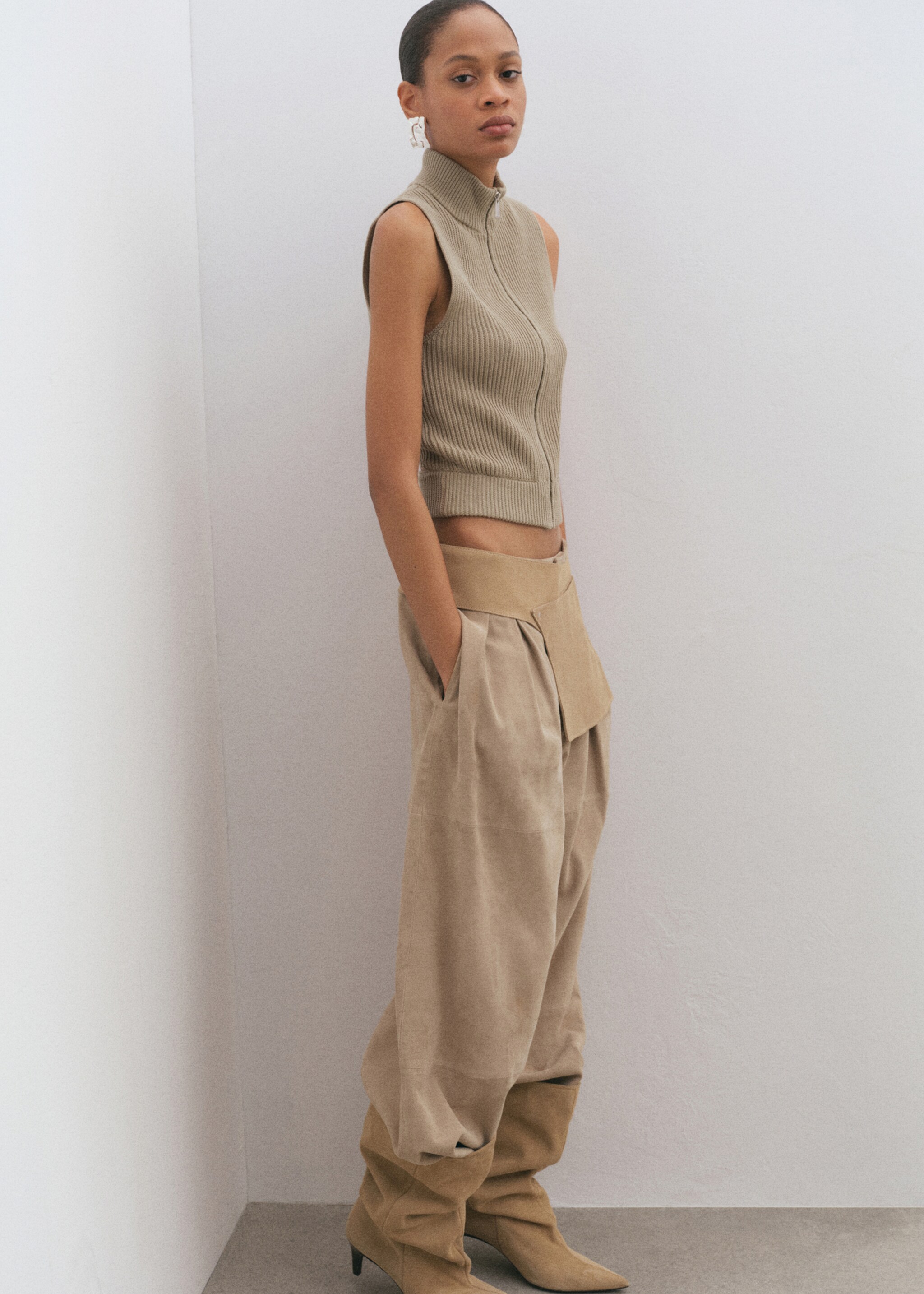 سترة صوفية بياقة مستديرة بأزرار - رؤية وسط, أسمر ضارب إلى الصفرة. Ref: 27025844-00.