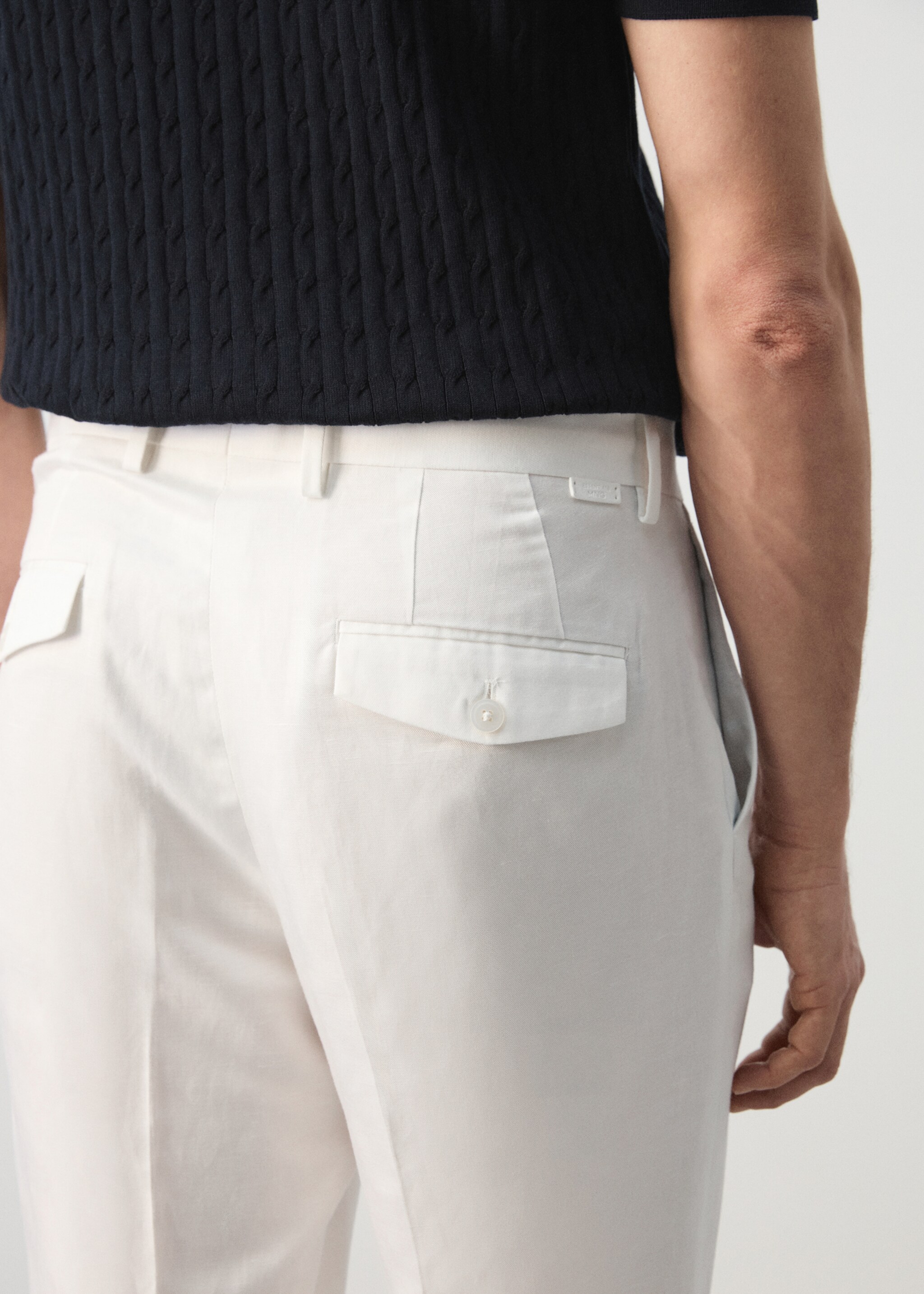 Pantalon slim-fit taille croisée - Détail de l'article 6, Blanc cassé. Ref: 27025933-00.
