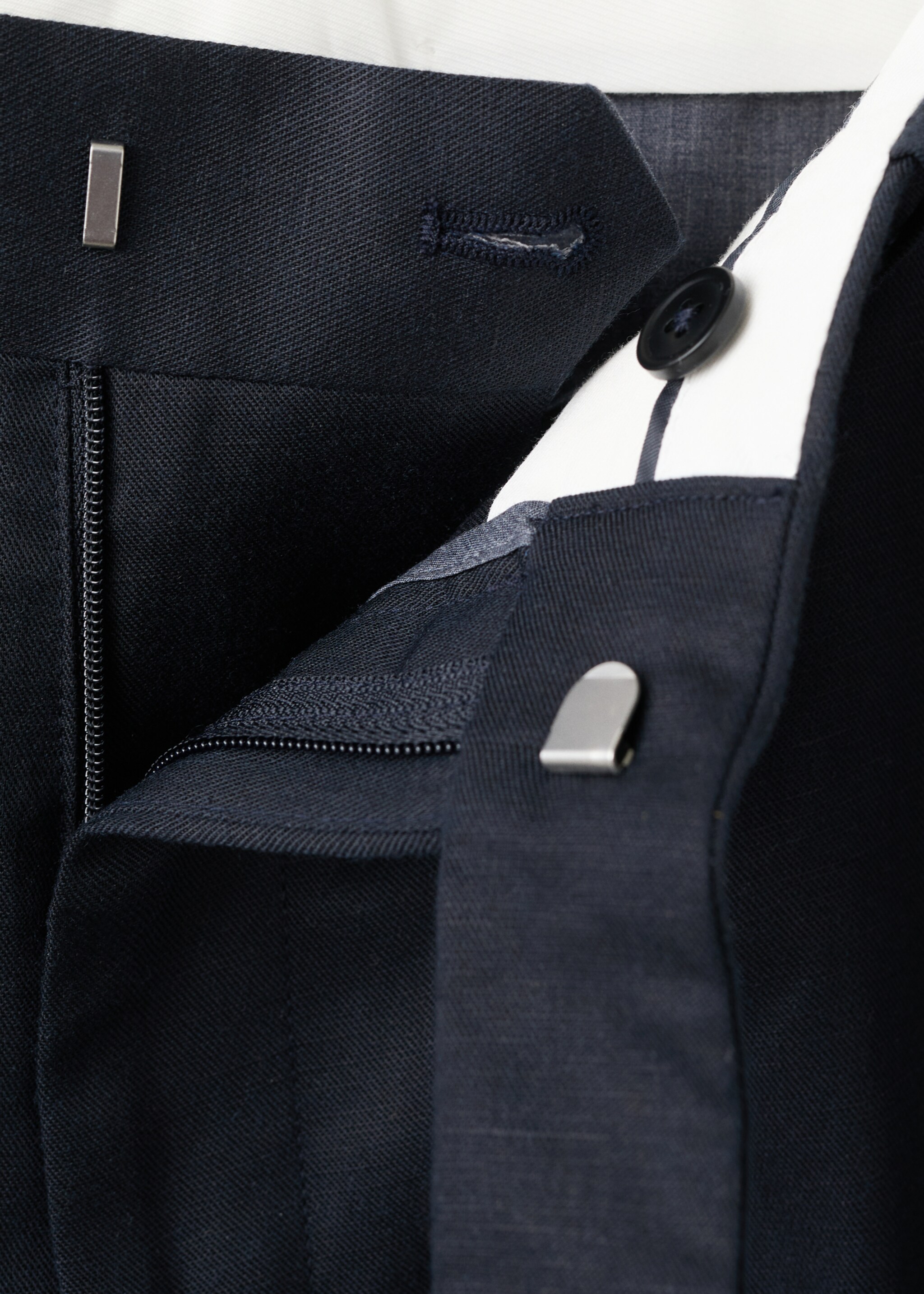 Slim-fit lyocell linen trousers - Details of the article 8, Navy. Ref: 27025933-00.