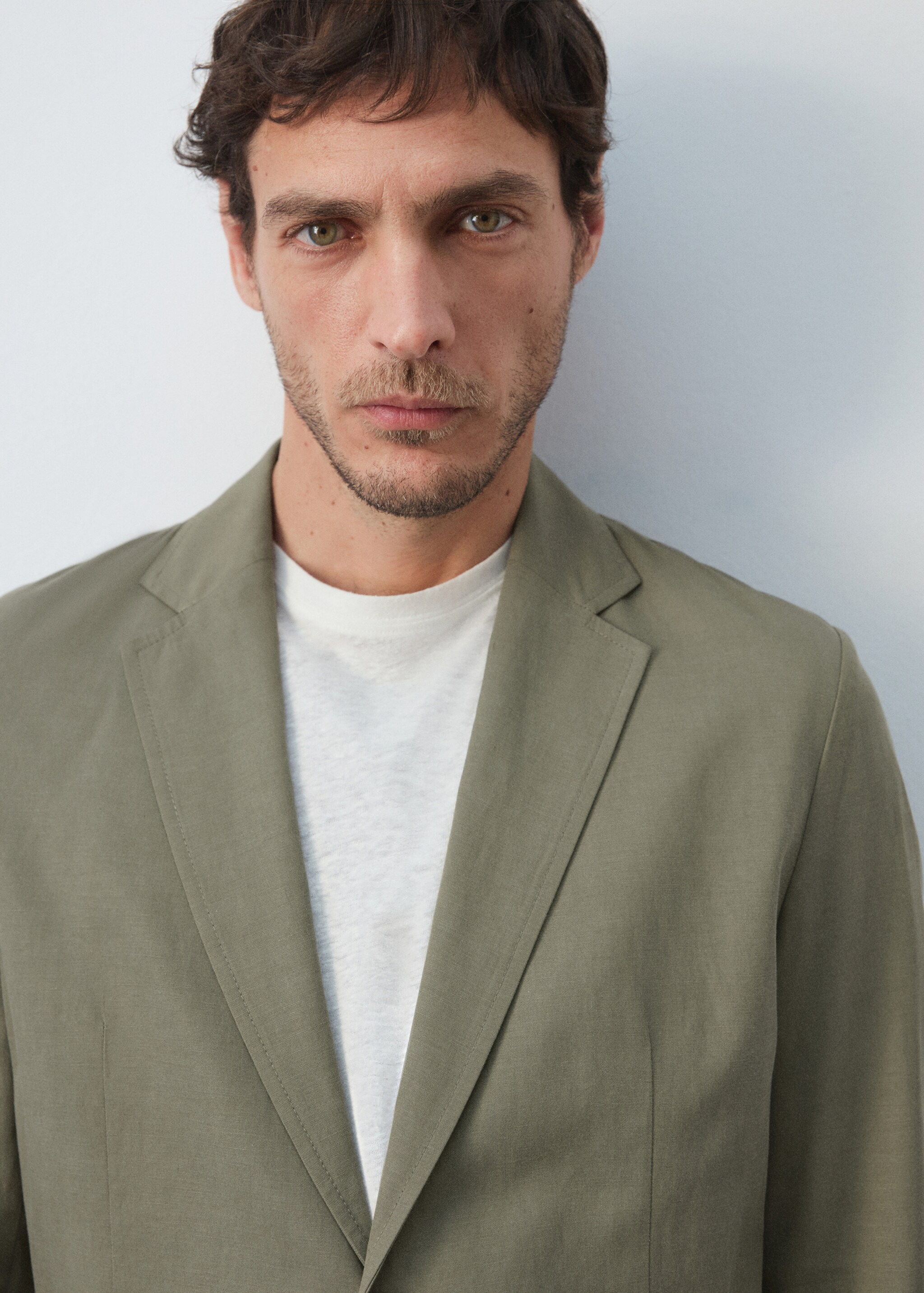 Slim-fit suit jacket made from a linen-lyocell blend - Details of the article 1, Green. Ref: 27025945-00.