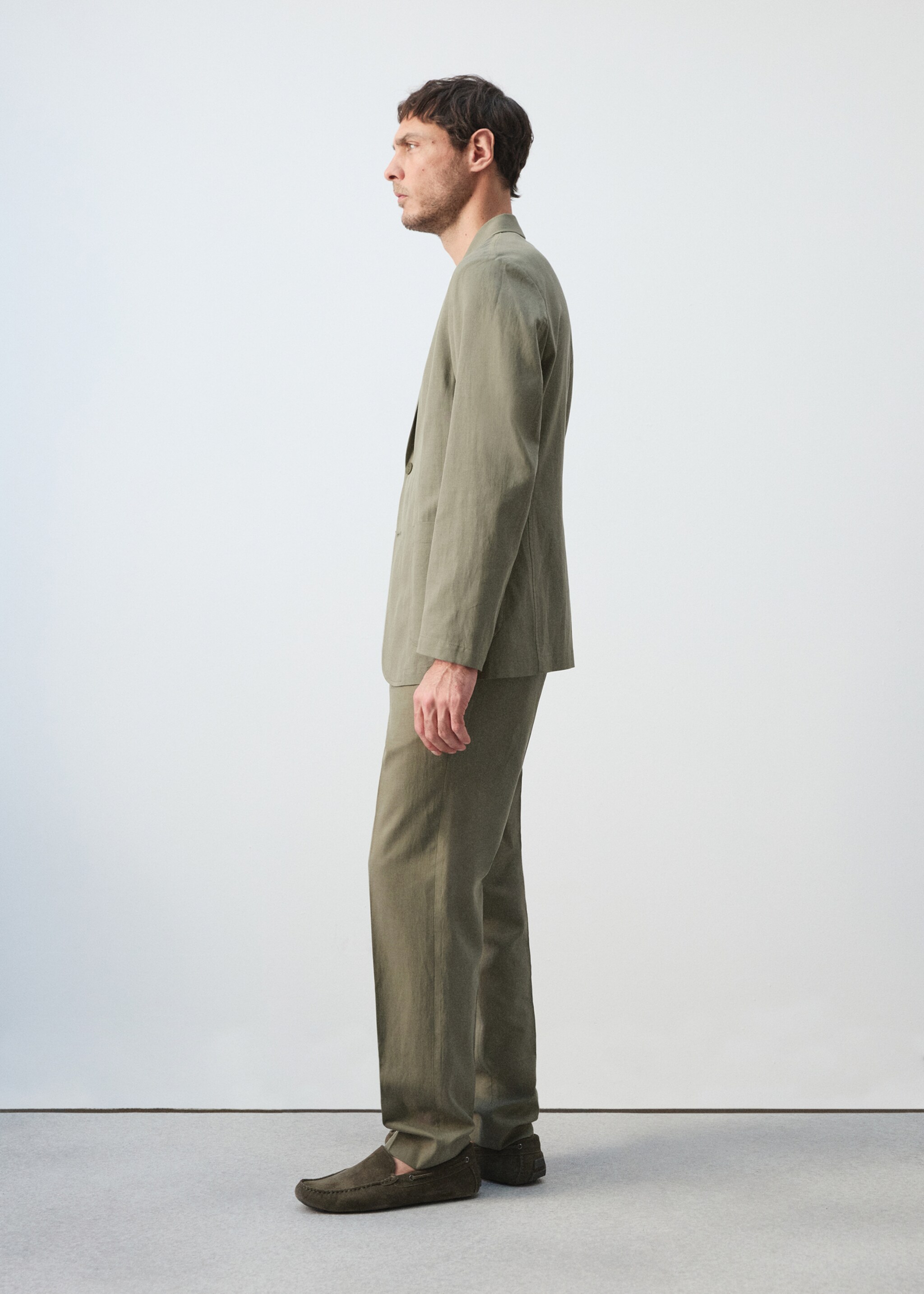 Slim-fit suit jacket made from a linen-lyocell blend - Details of the article 2, Green. Ref: 27025945-00.