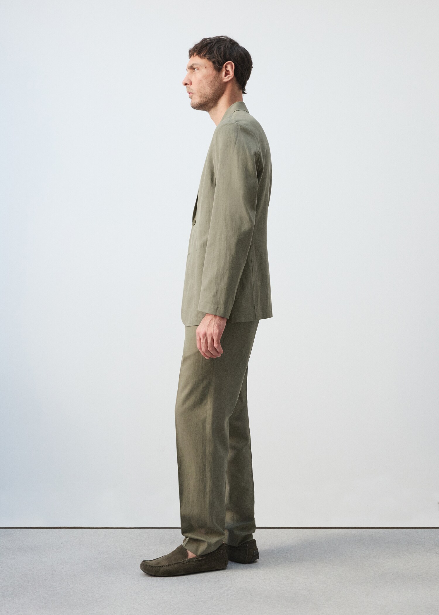 جاكيت بليزر سليم فيت من مزيج الكتان والليوسيل - تفاصيل المنتج 2