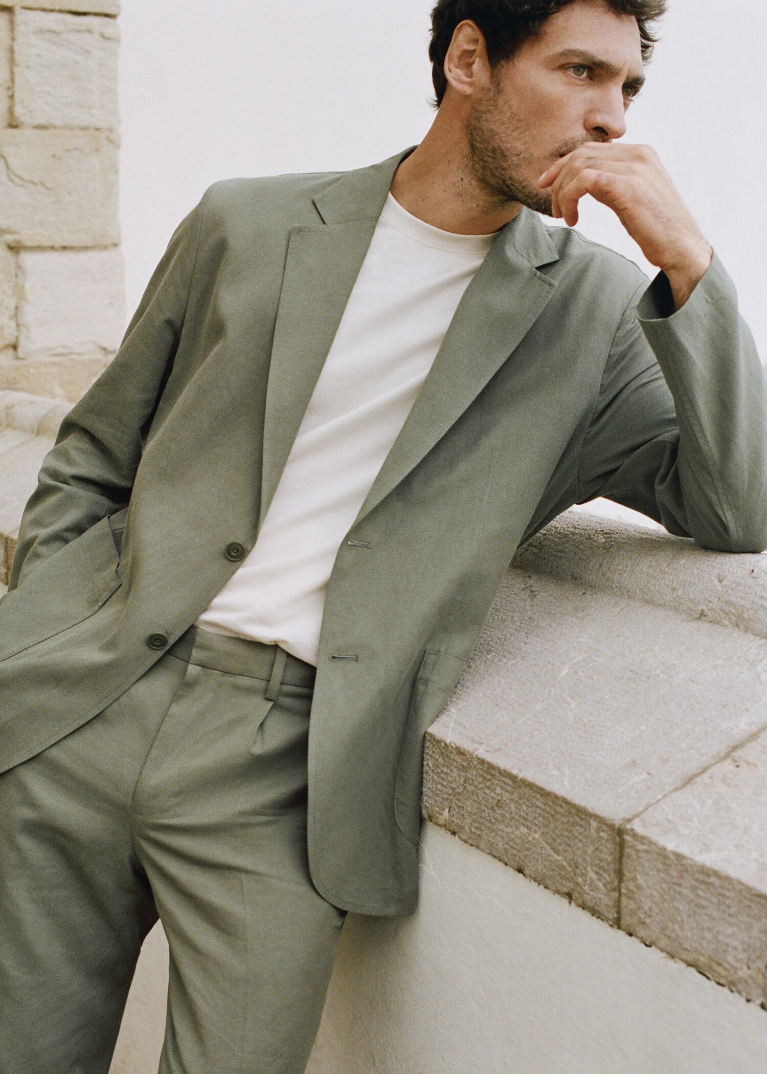 Slim-fit suit jacket made from a linen-lyocell blend - Details of the article 5