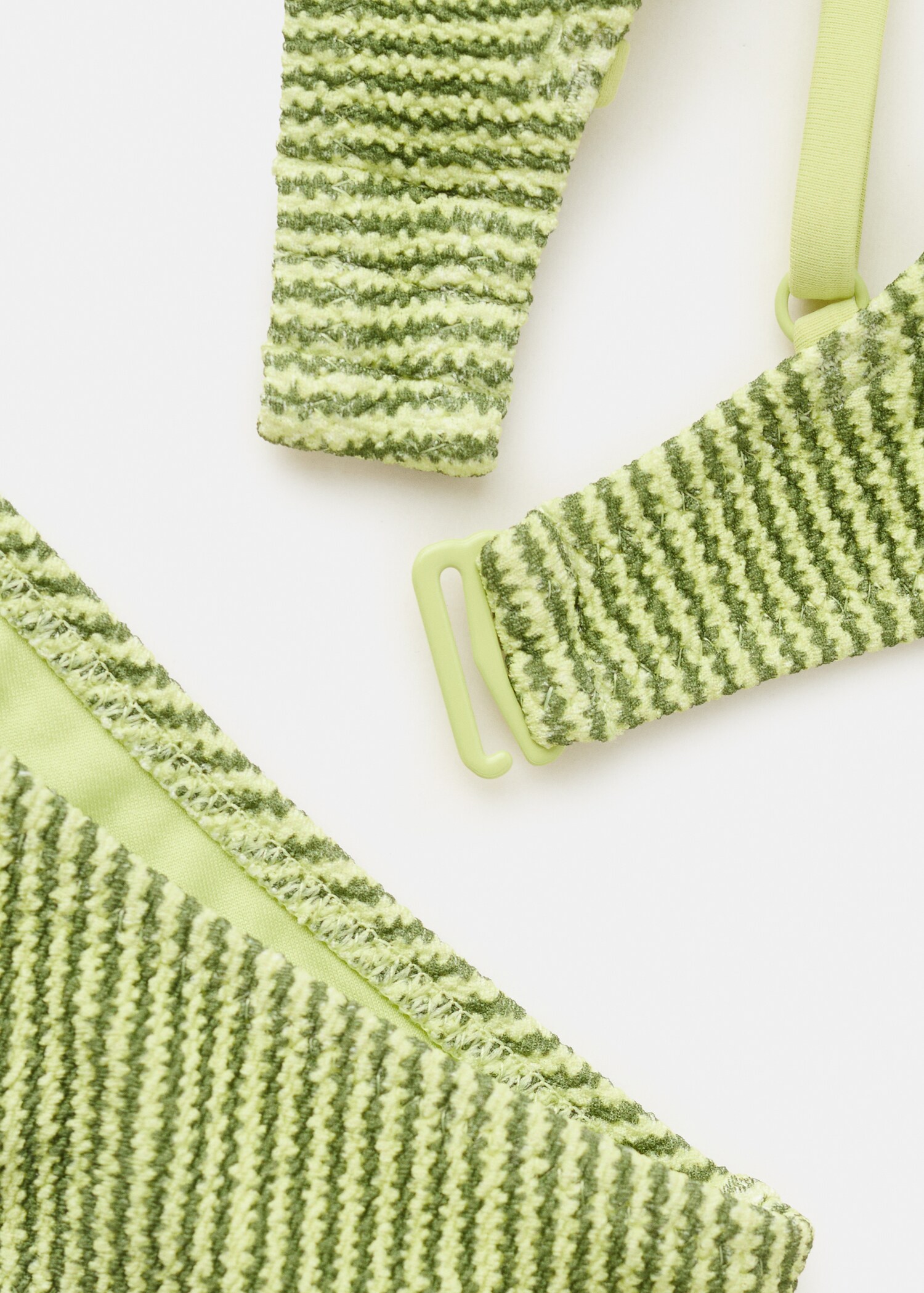 Asymmetric bikini with classic briefs - Details of the article 8