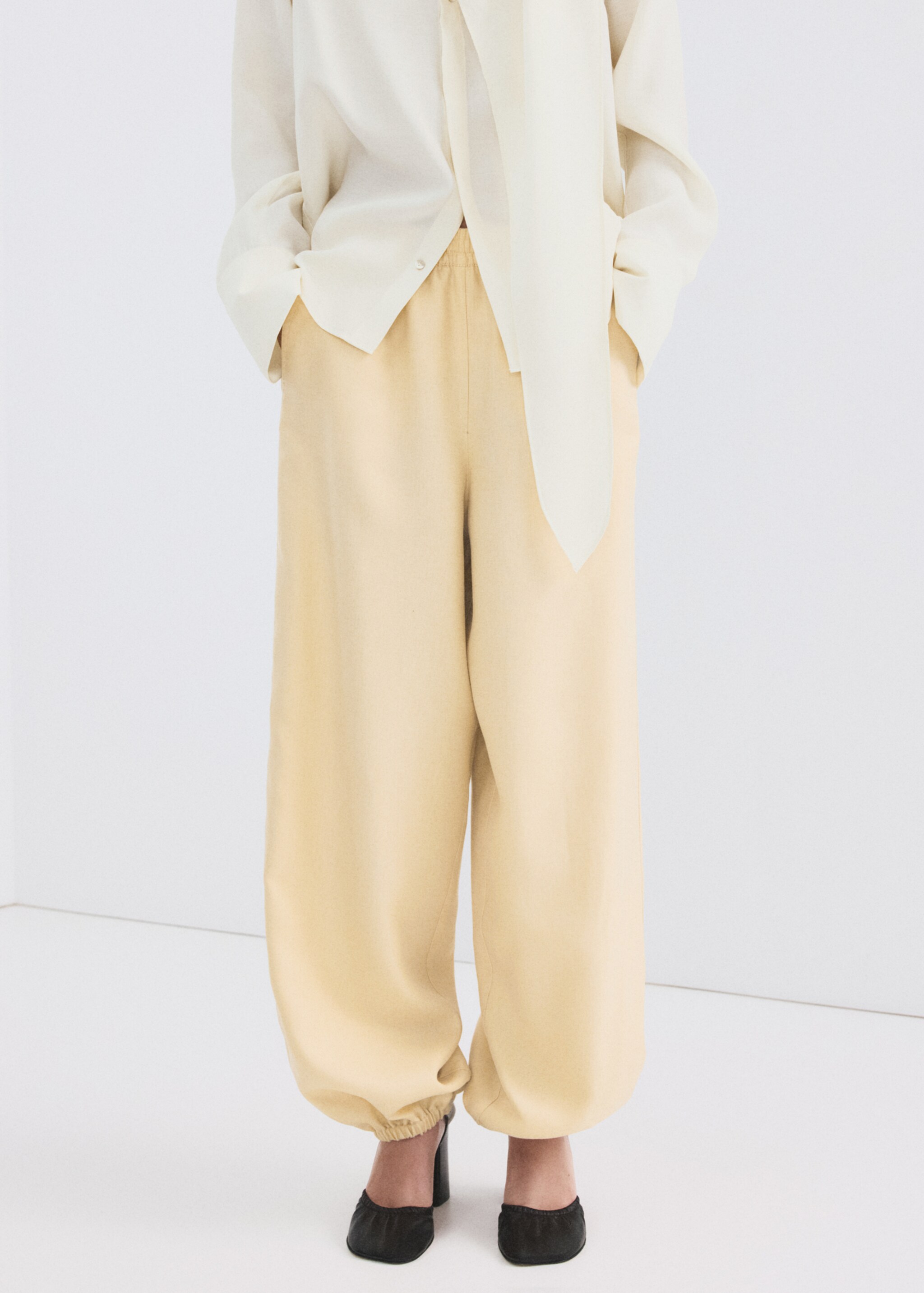 Balloon trousers with elastic waist - Medium plane, Ecru. Ref: 27025961-00.