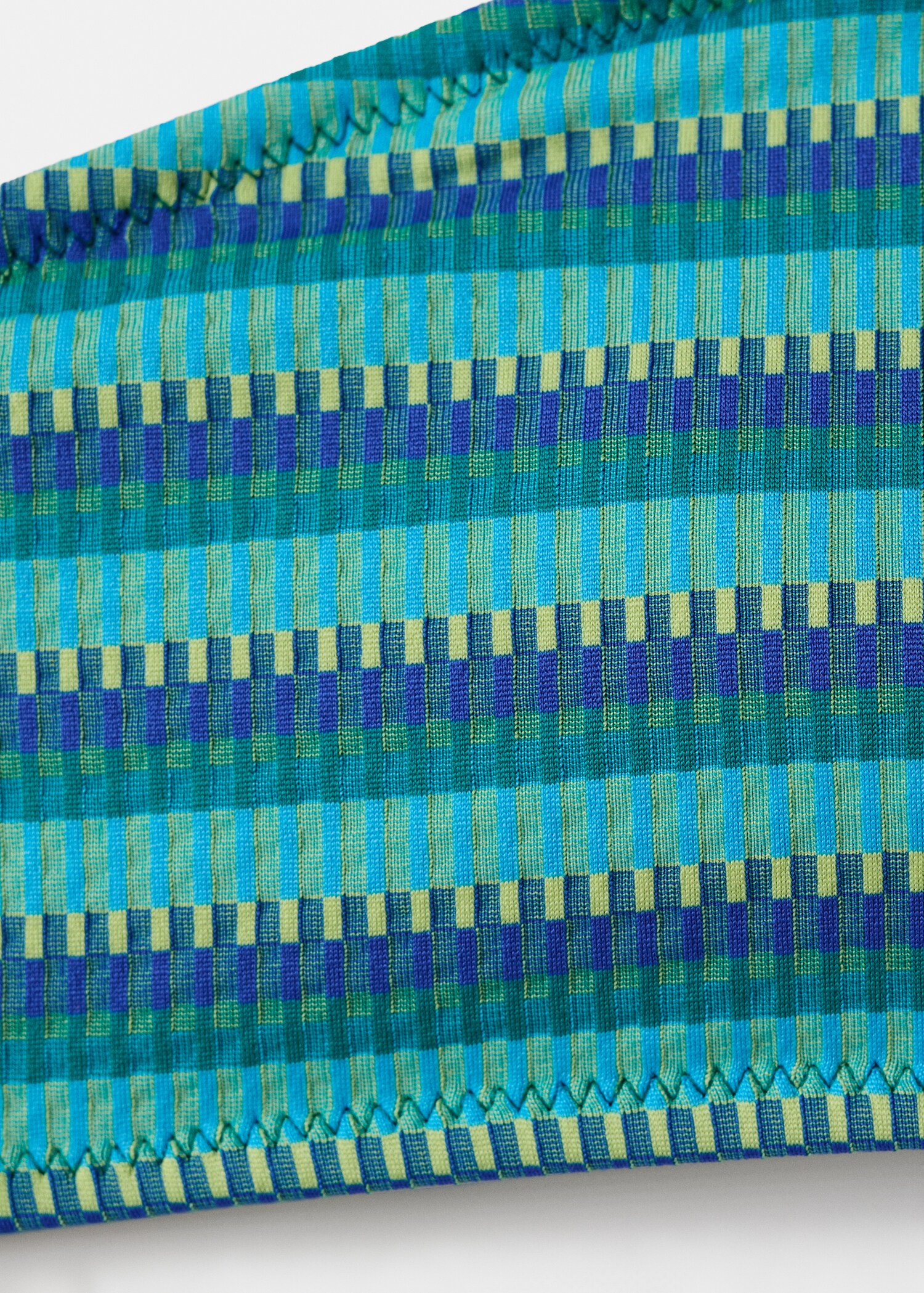 Bandeau bikini with mid-rise briefs - Details of the article 8