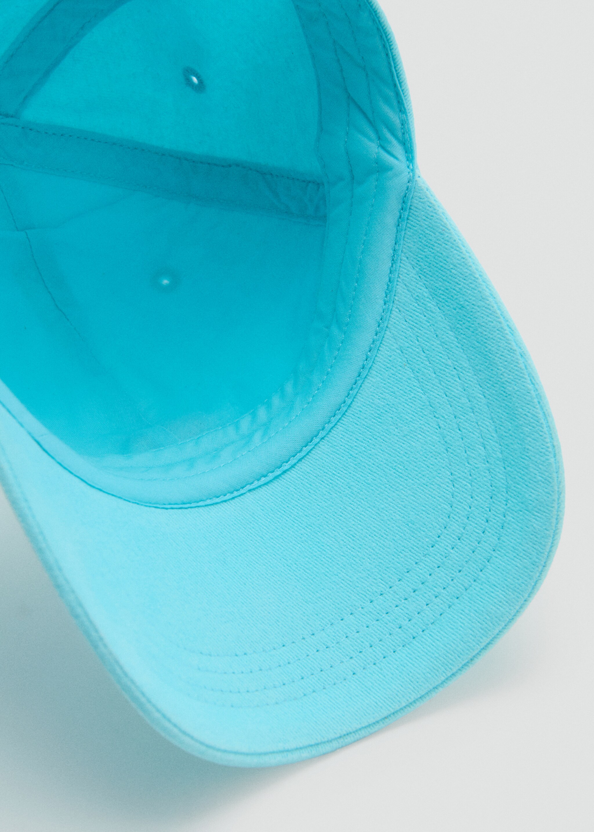 Embroidered detail cap - Details of the article 2, Blue. Ref: 27025971-00.