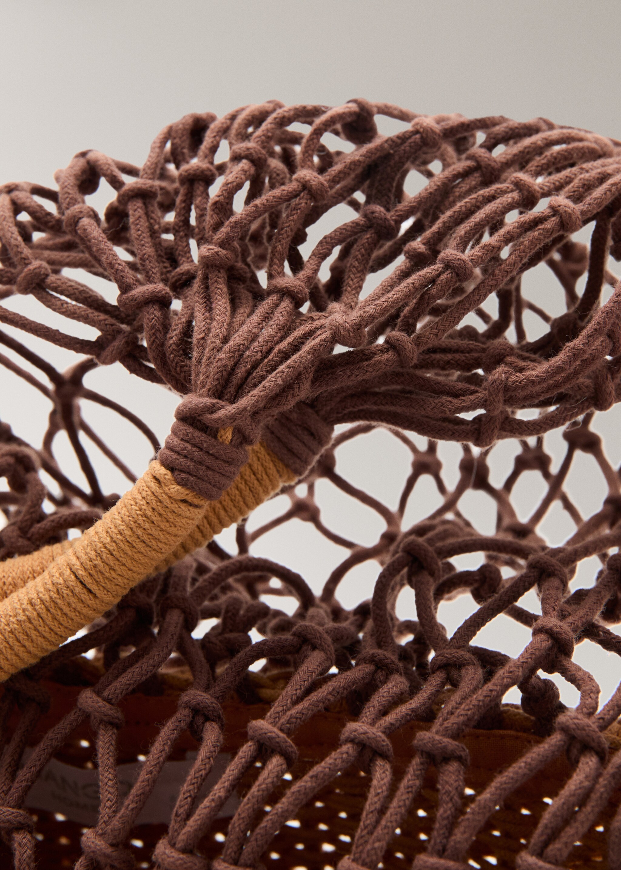 Cotton mesh shoulder bag - Details of the article 1, Brown. Ref: 27025976-00.