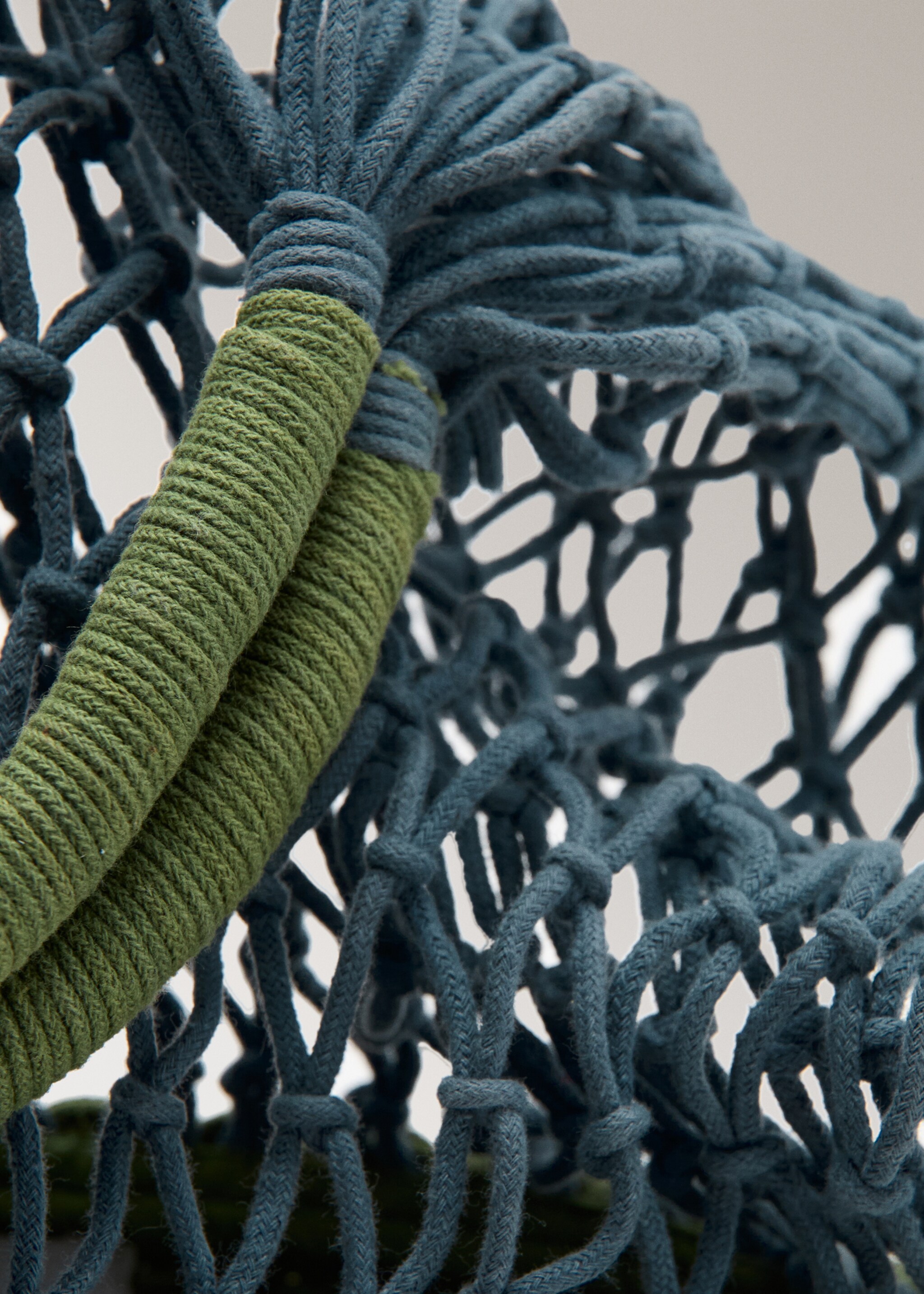 Cotton mesh shoulder bag - Details of the article 1, Blue. Ref: 27025976-00.