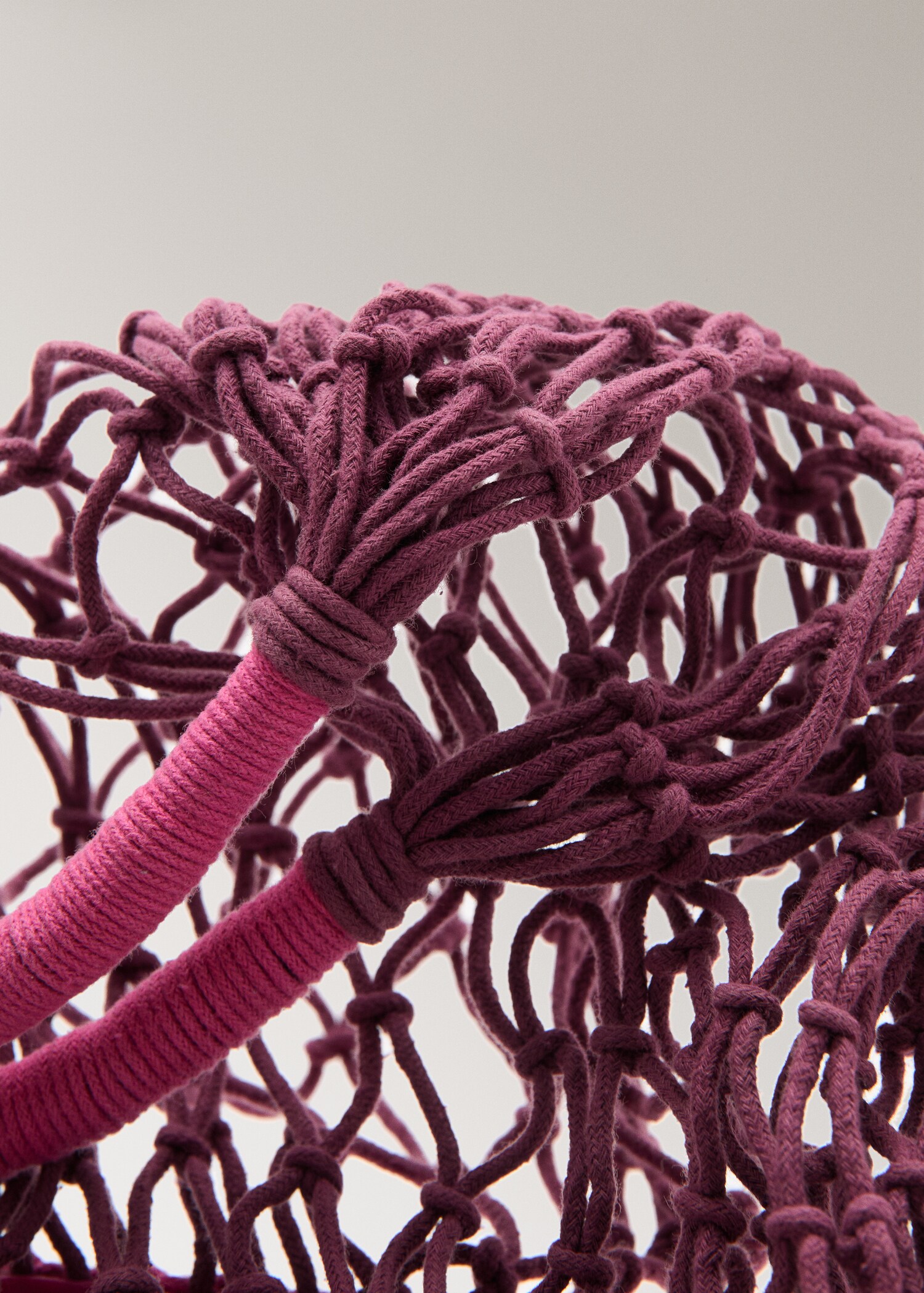 Cotton mesh shoulder bag - Details of the article 1