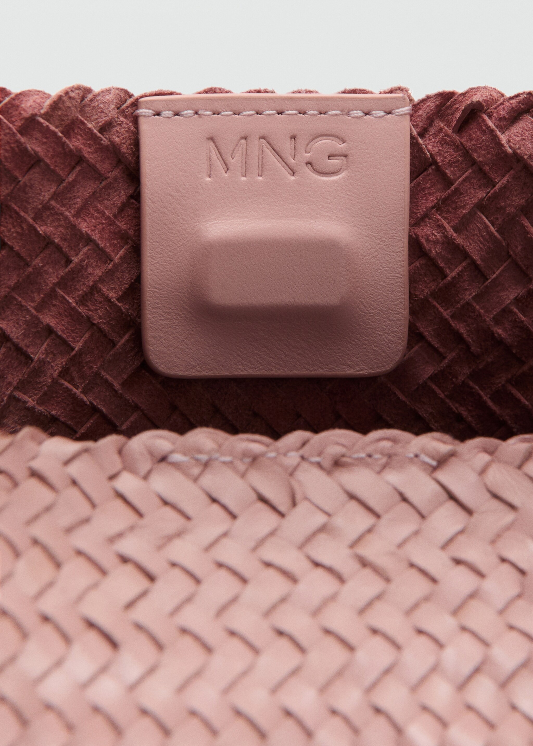 Braided handbag - Details of the article 2, Light Pink. Ref: 27025977-00.