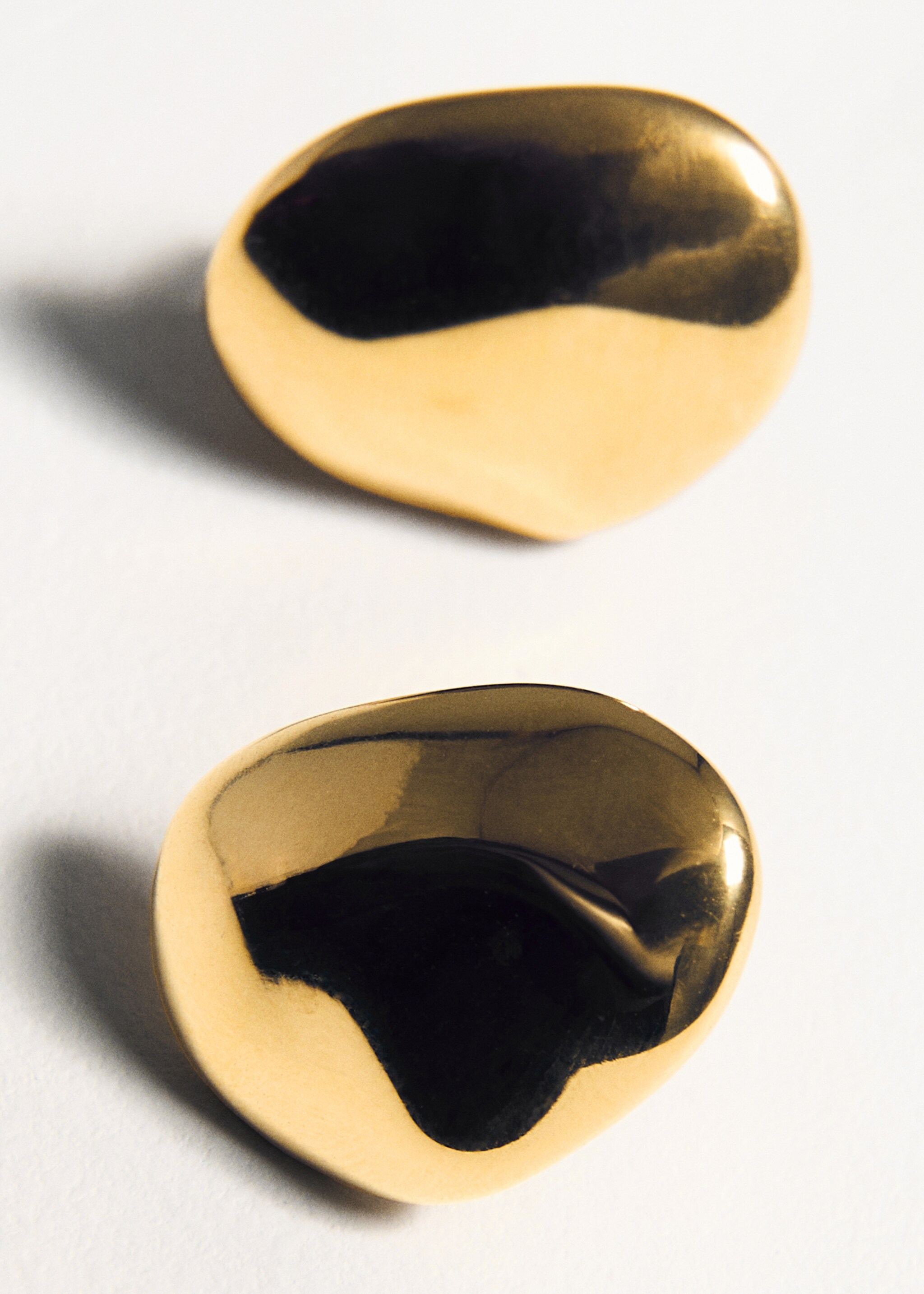 الأقراط مع الإغاثة المستديرة - تفاصيل المنتج 5, ذهبي. Ref: 27025978-00.