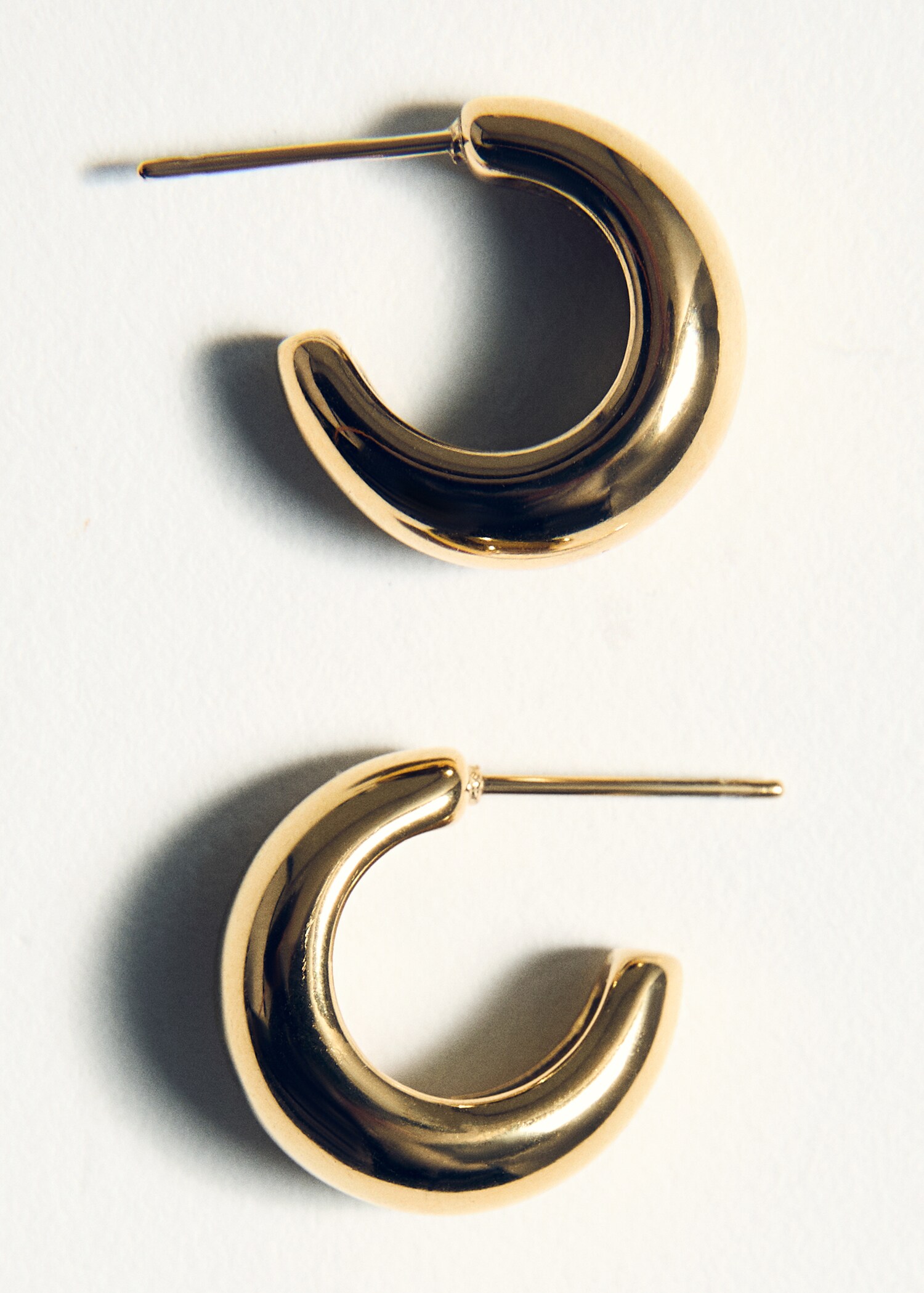 Embossed semi-hoop earrings - Details of the article 5