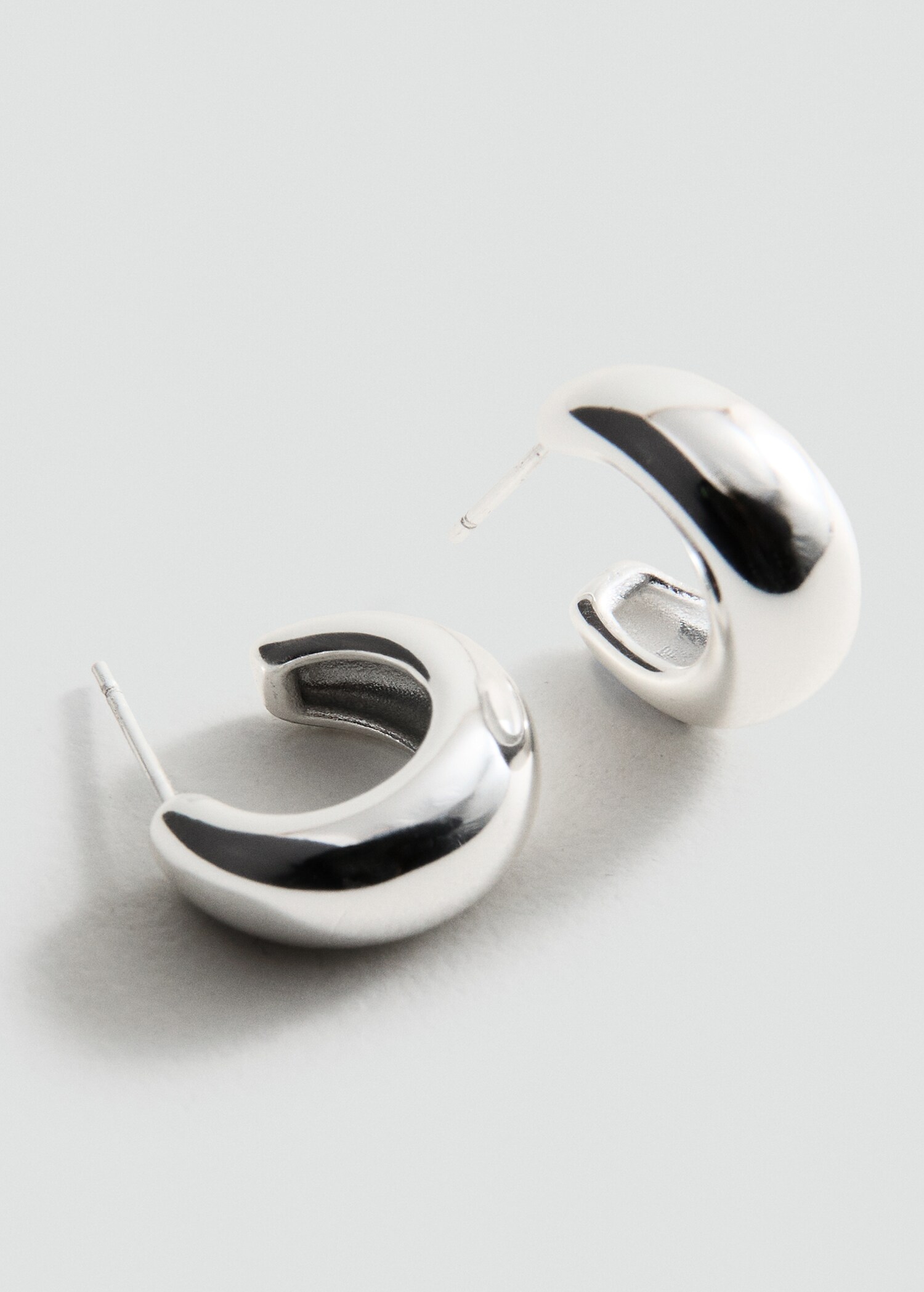 Embossed semi-hoop earrings - Details of the article 1