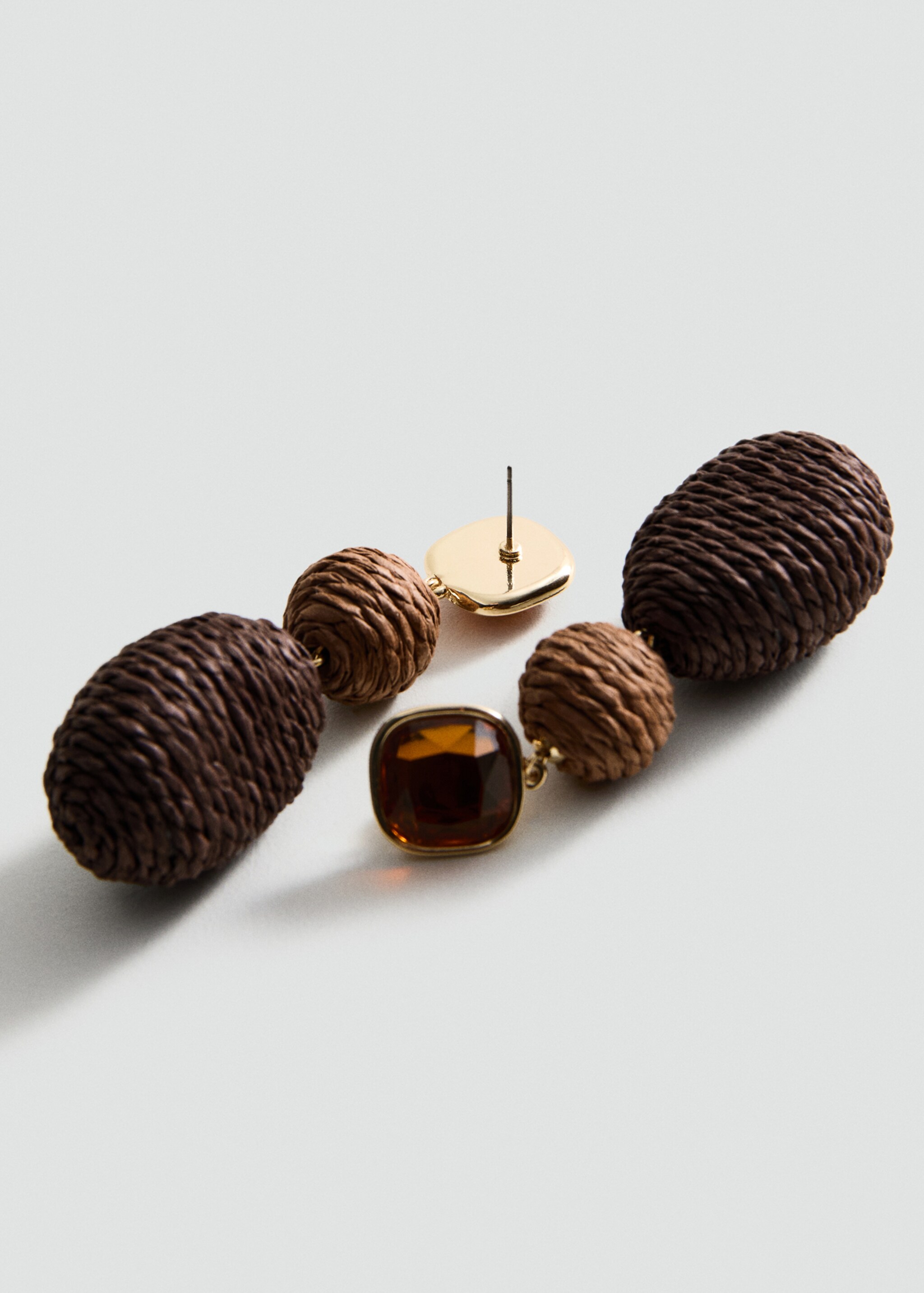 Natural fibre hanging earrings - Details of the article 1, Brown. Ref: 27025982-00.