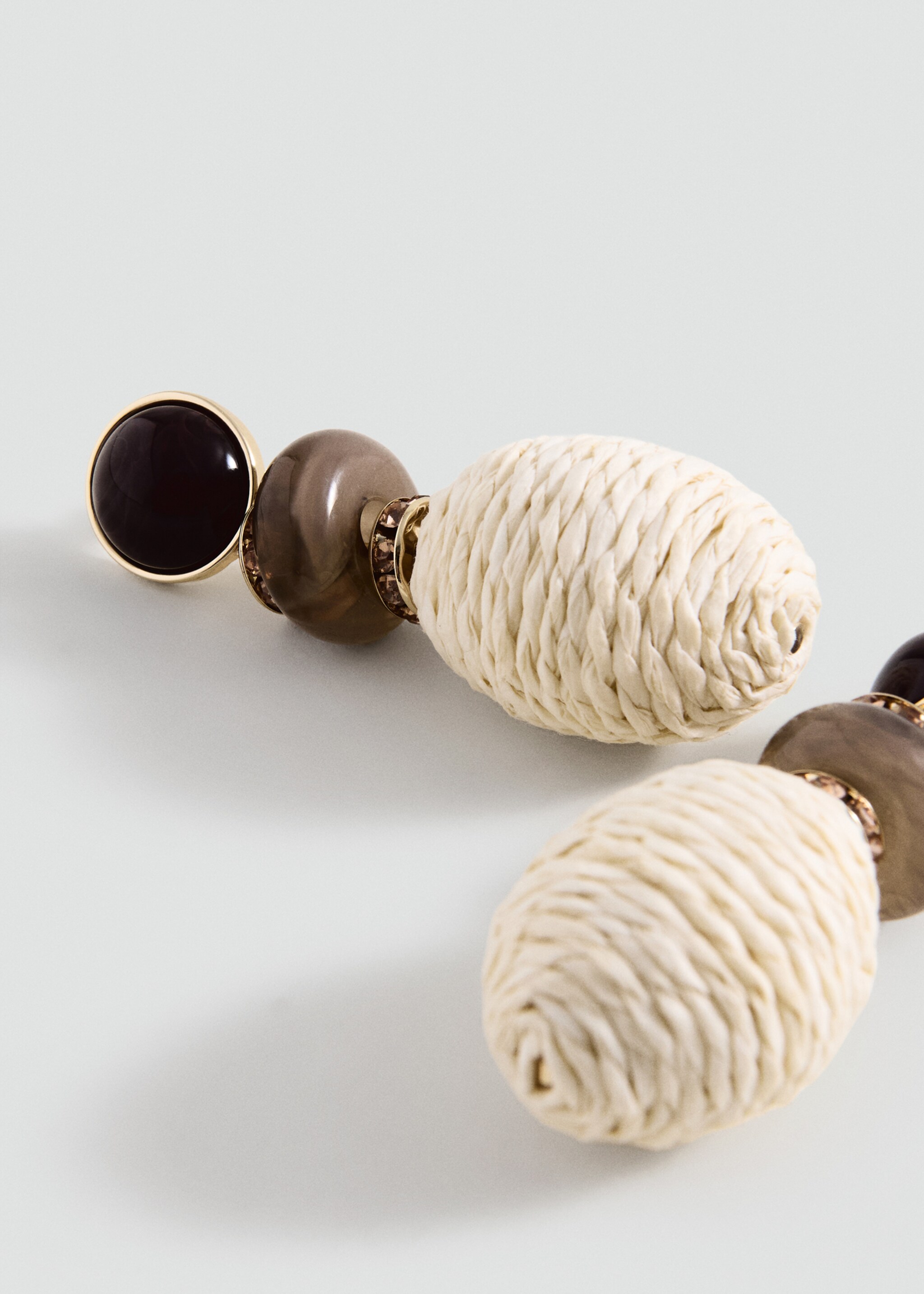 Серьги с подвесками из натурального волокна - Средний план, Бежевый. Ref: 27025983-00.