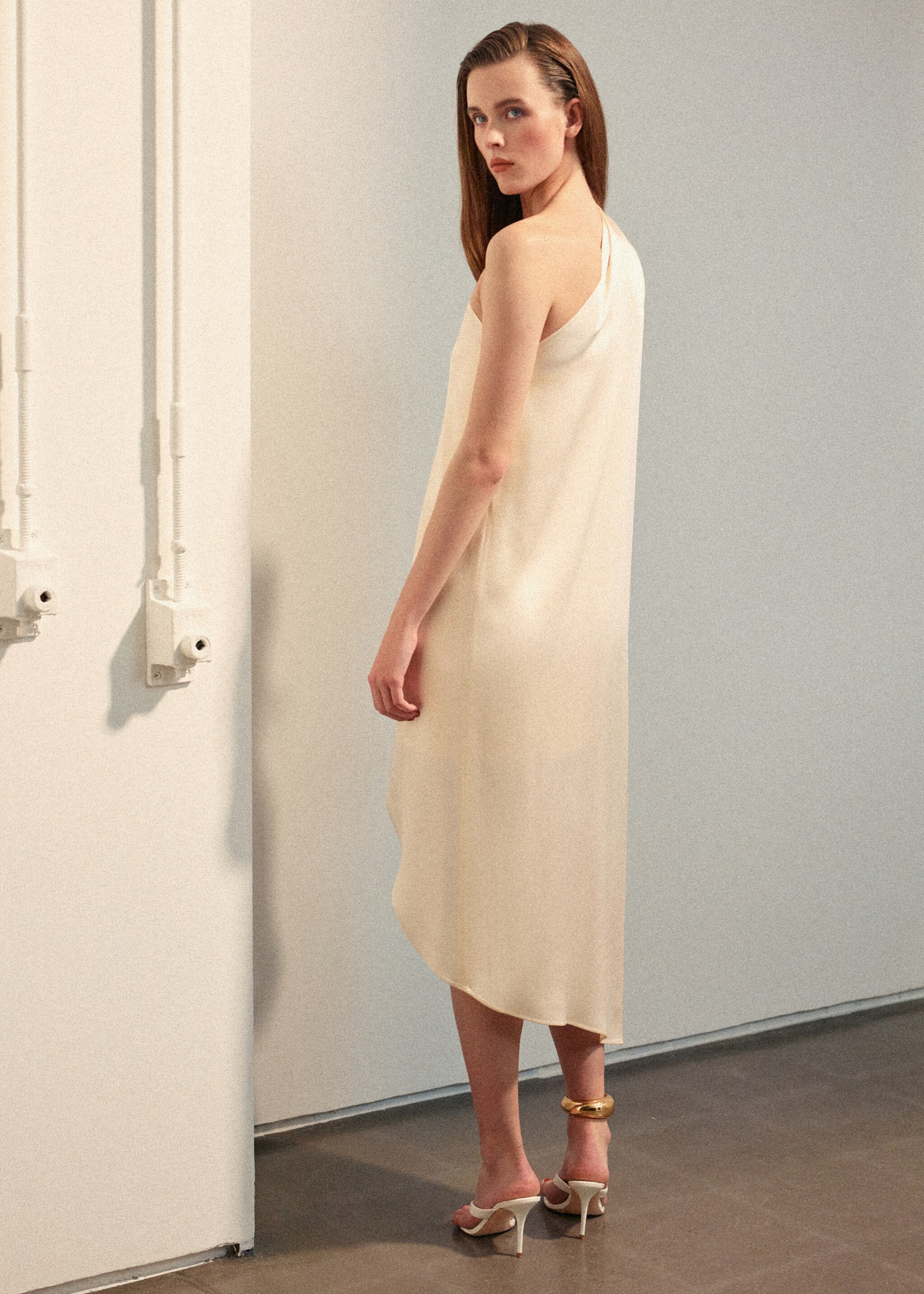 Asymmetric satin mix dress - Reverse of the article, Ecru. Ref: 27025997-00.