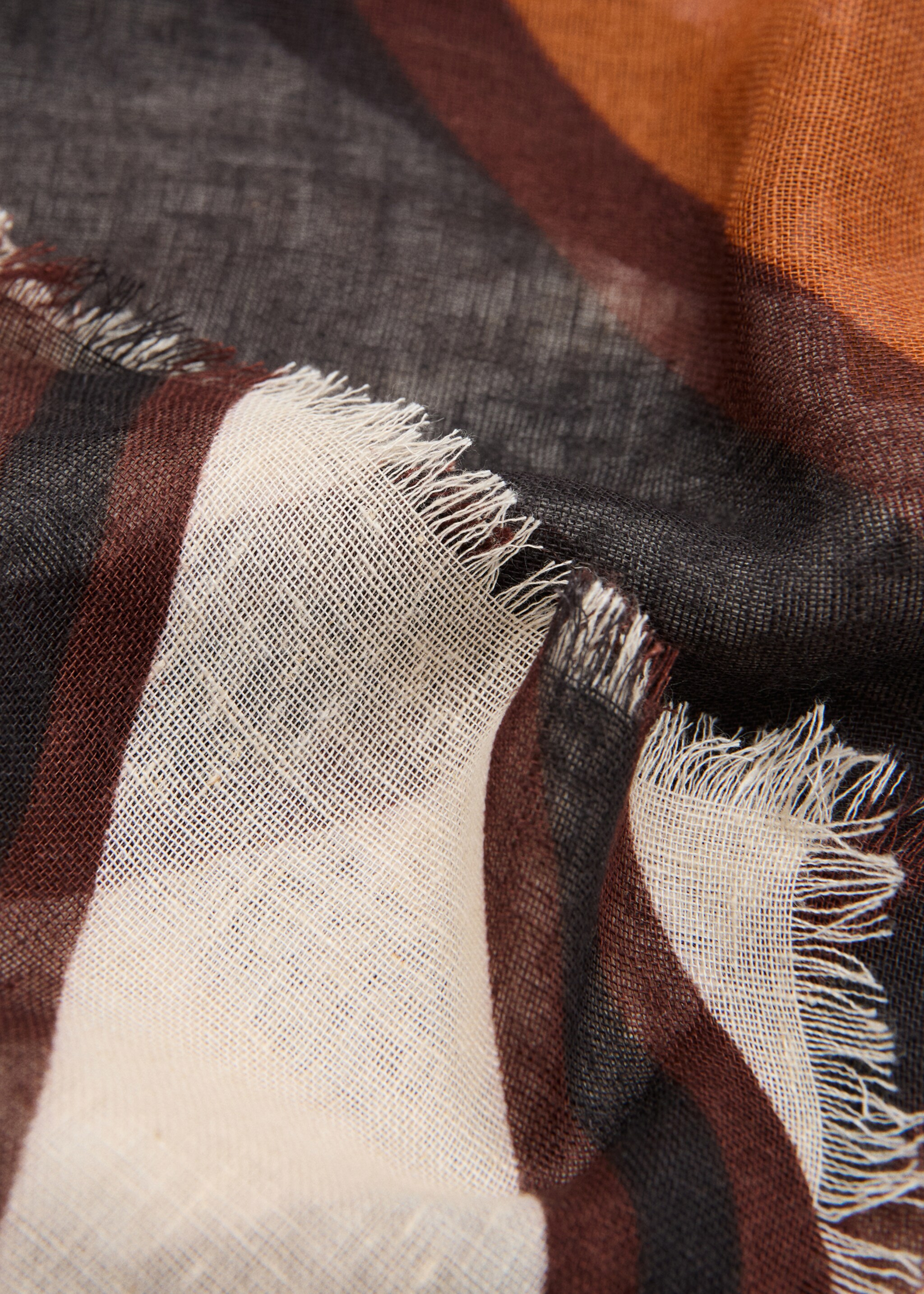 Fular lino estampado geométrico - Plano medio, Marrón. Ref: 27026338-00.