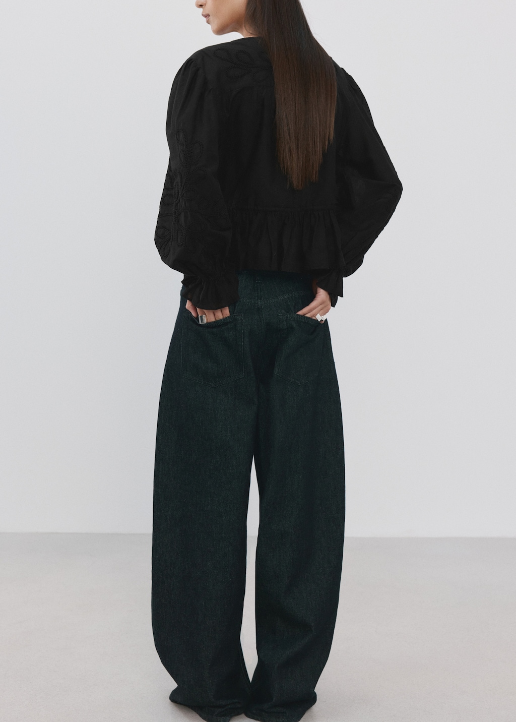 Cotton blouse with floral embroidery - image 5