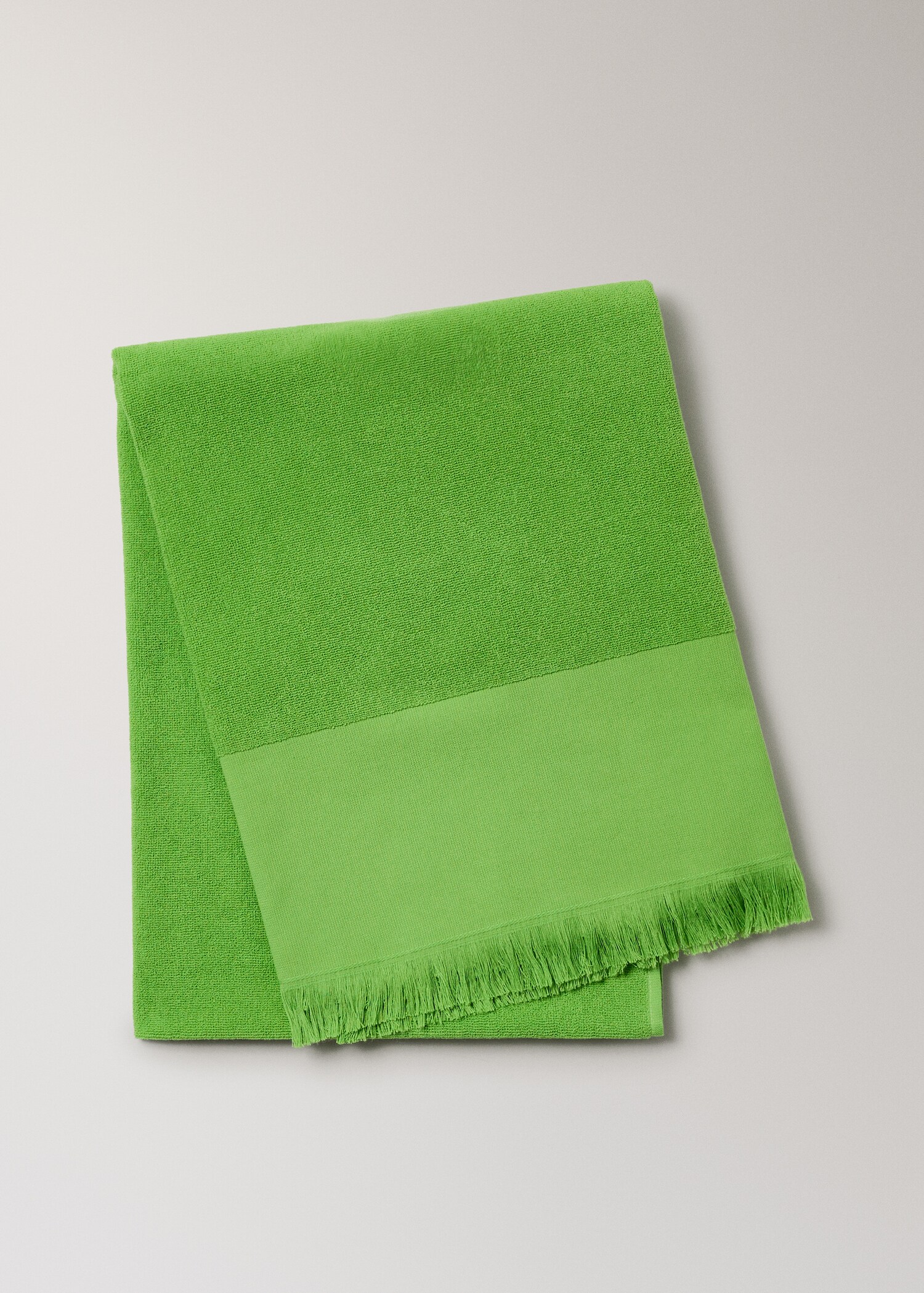 Plain overdyed beach towel with tassels - Article without model