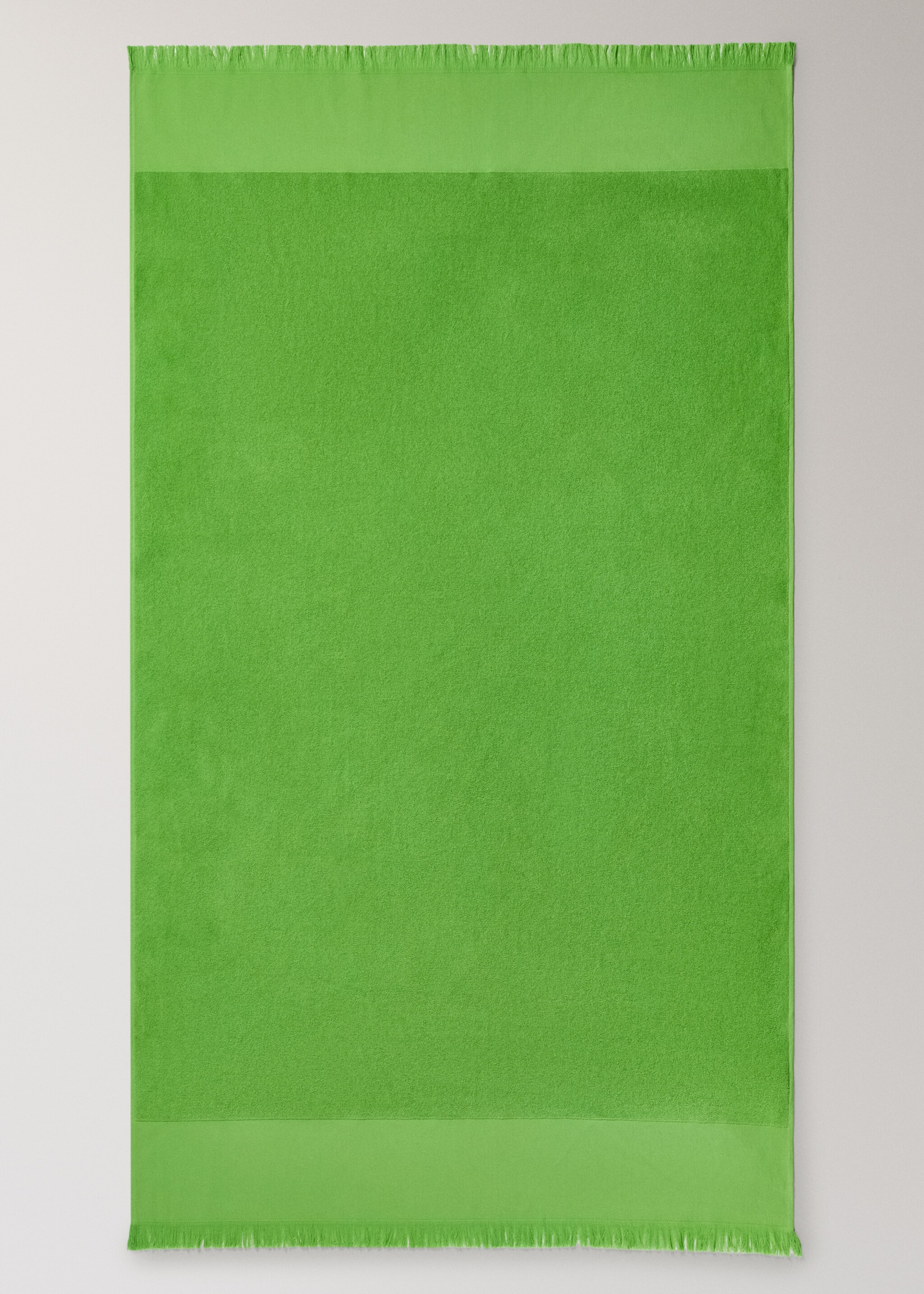 Plain overdyed beach towel with tassels - Details of the article 3, Green Apple. Ref: 27026353-00.
