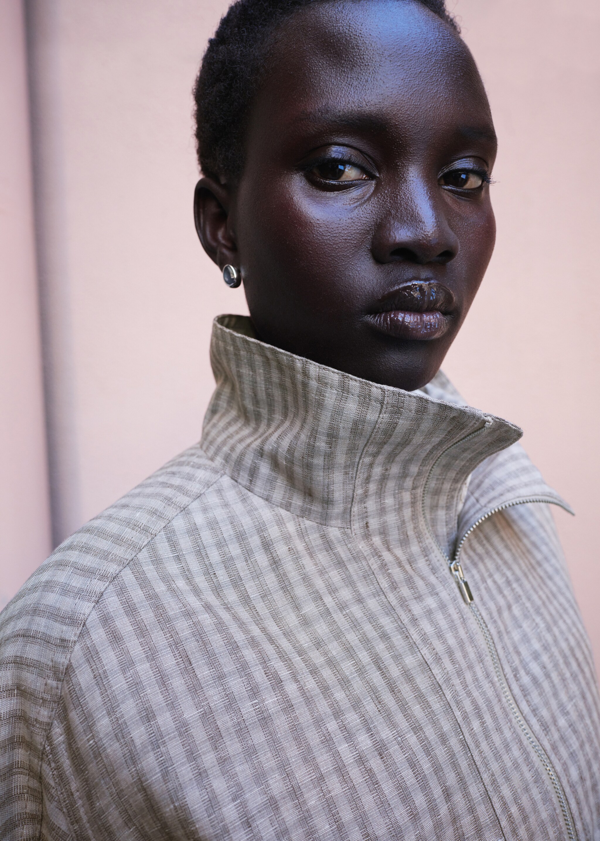 Checked bomber jacket - Details of the article 2, Light/Pastel Grey. Ref: 27026363-00.