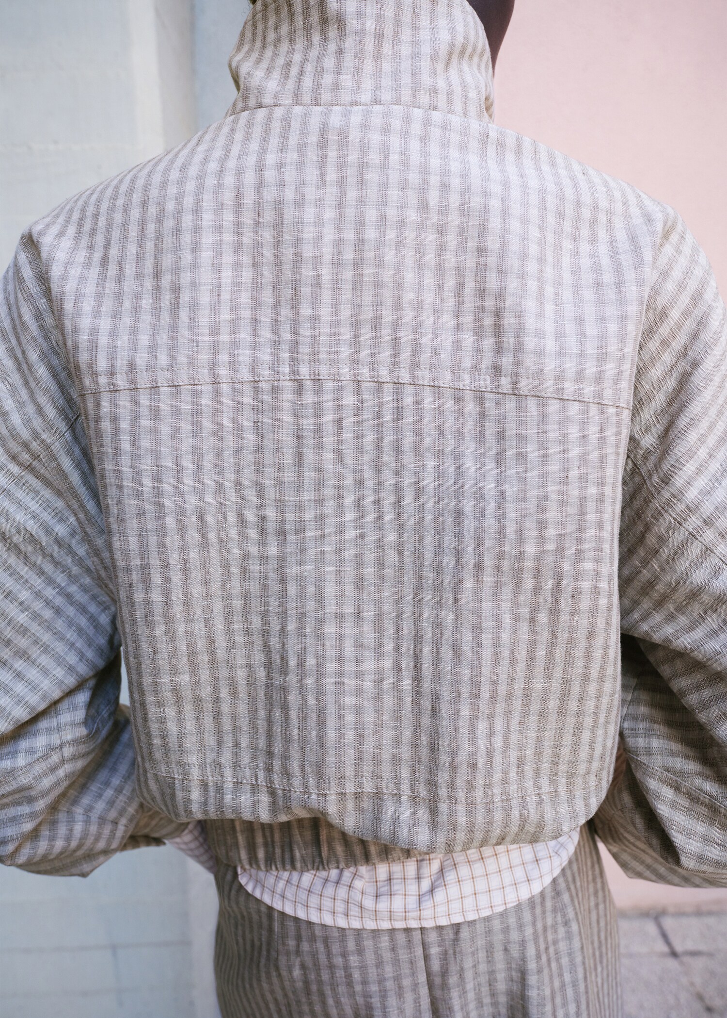 Checked bomber jacket - Reverse of the article