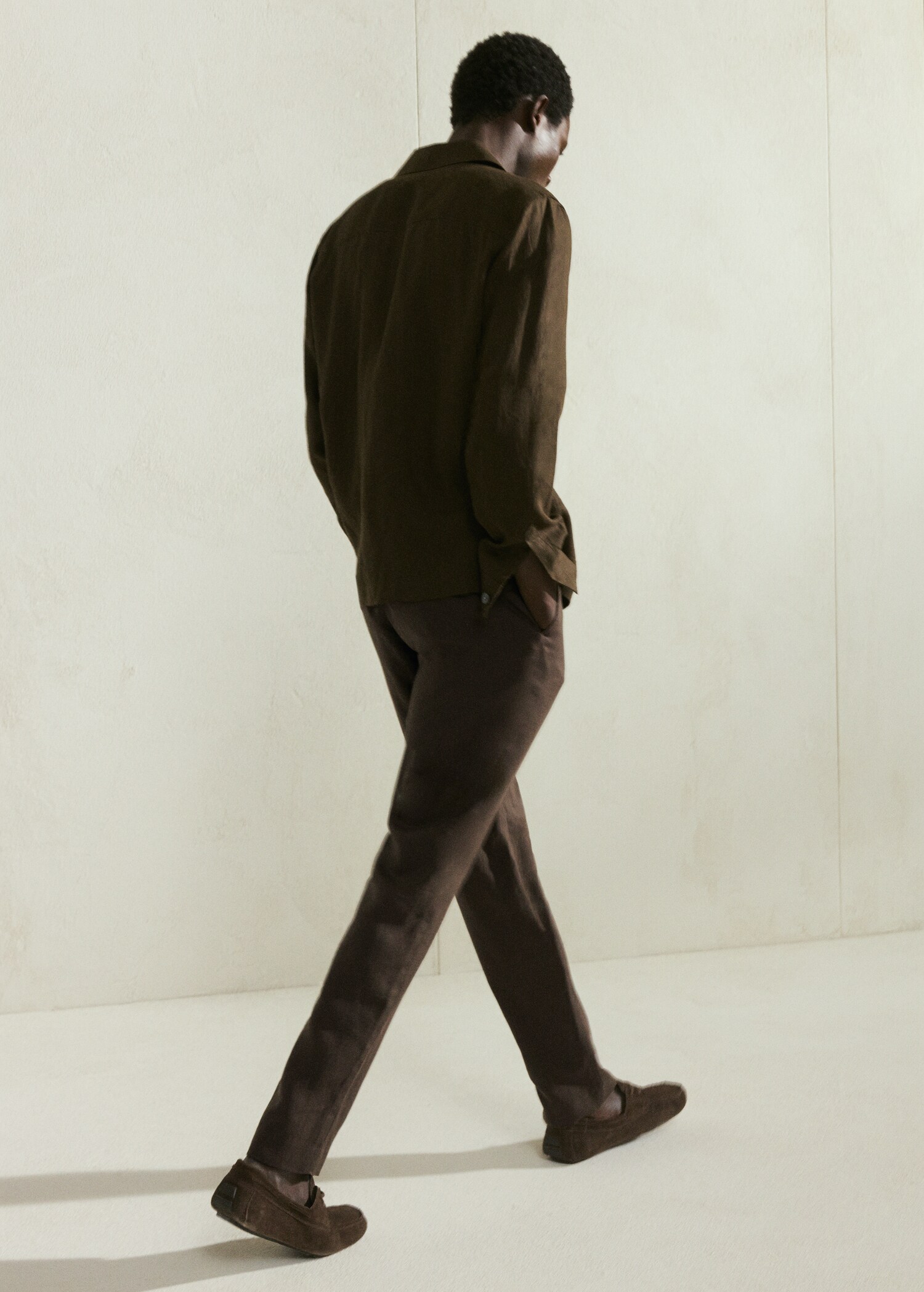 Slim-fit 100% linen trousers - Details of the article 5