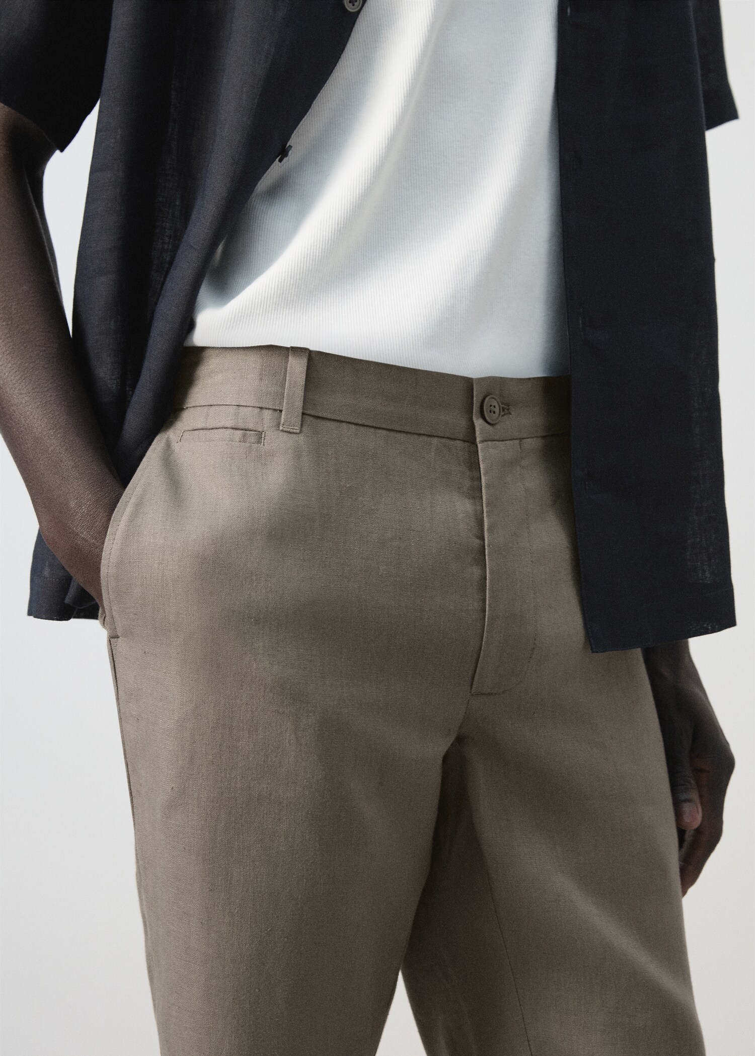 Slim-fit 100% linen trousers - Details of the article 1