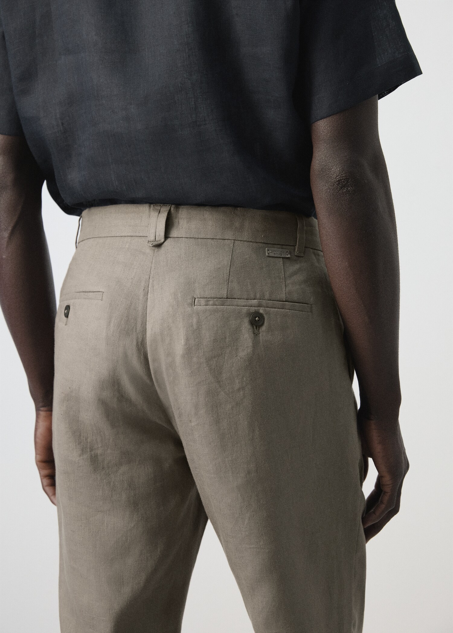 Slim-fit 100% linen trousers - Details of the article 6