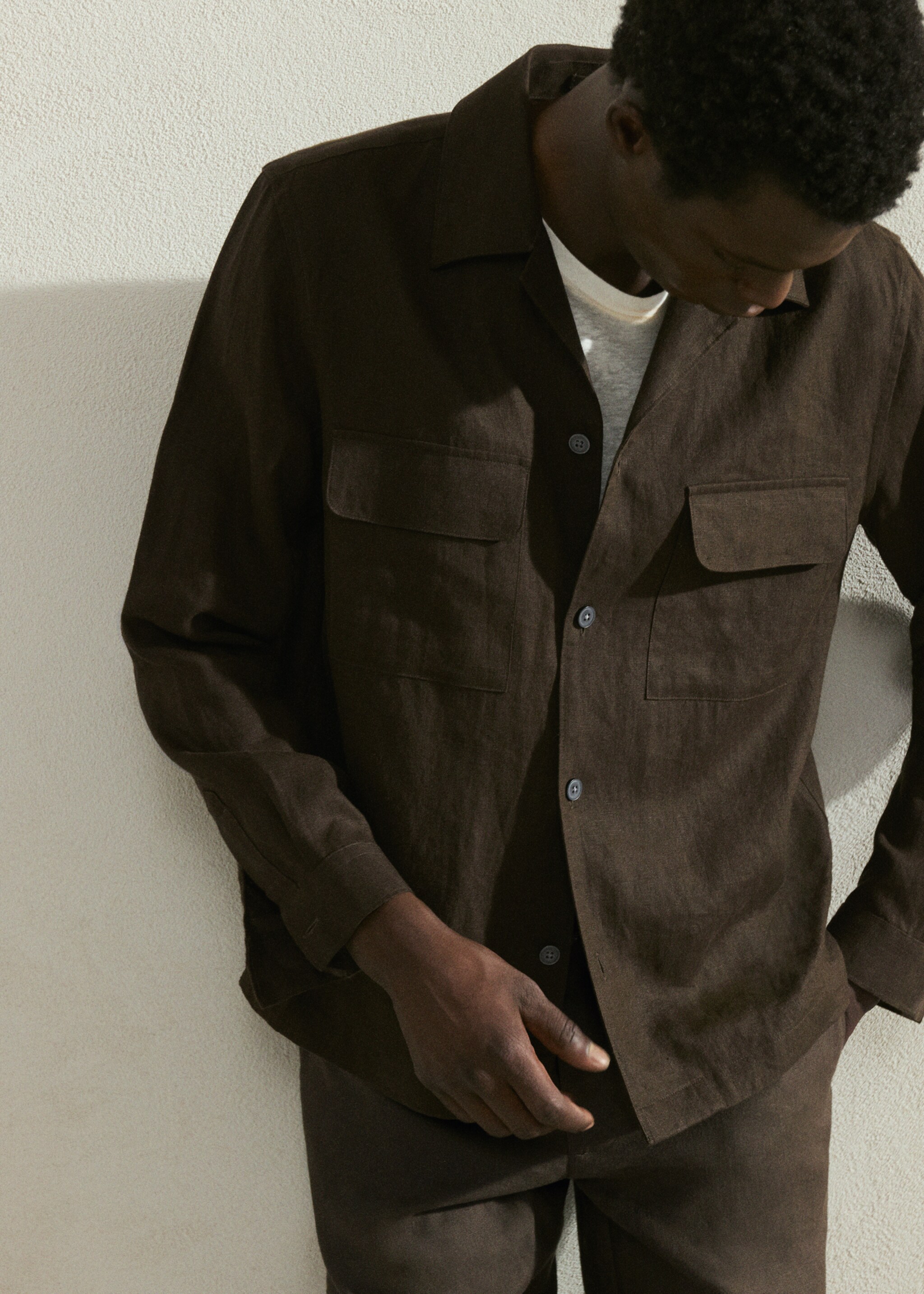 Bowling collar overshirt 100% linen - Details of the article 9, Chocolate. Ref: 27026712-00.
