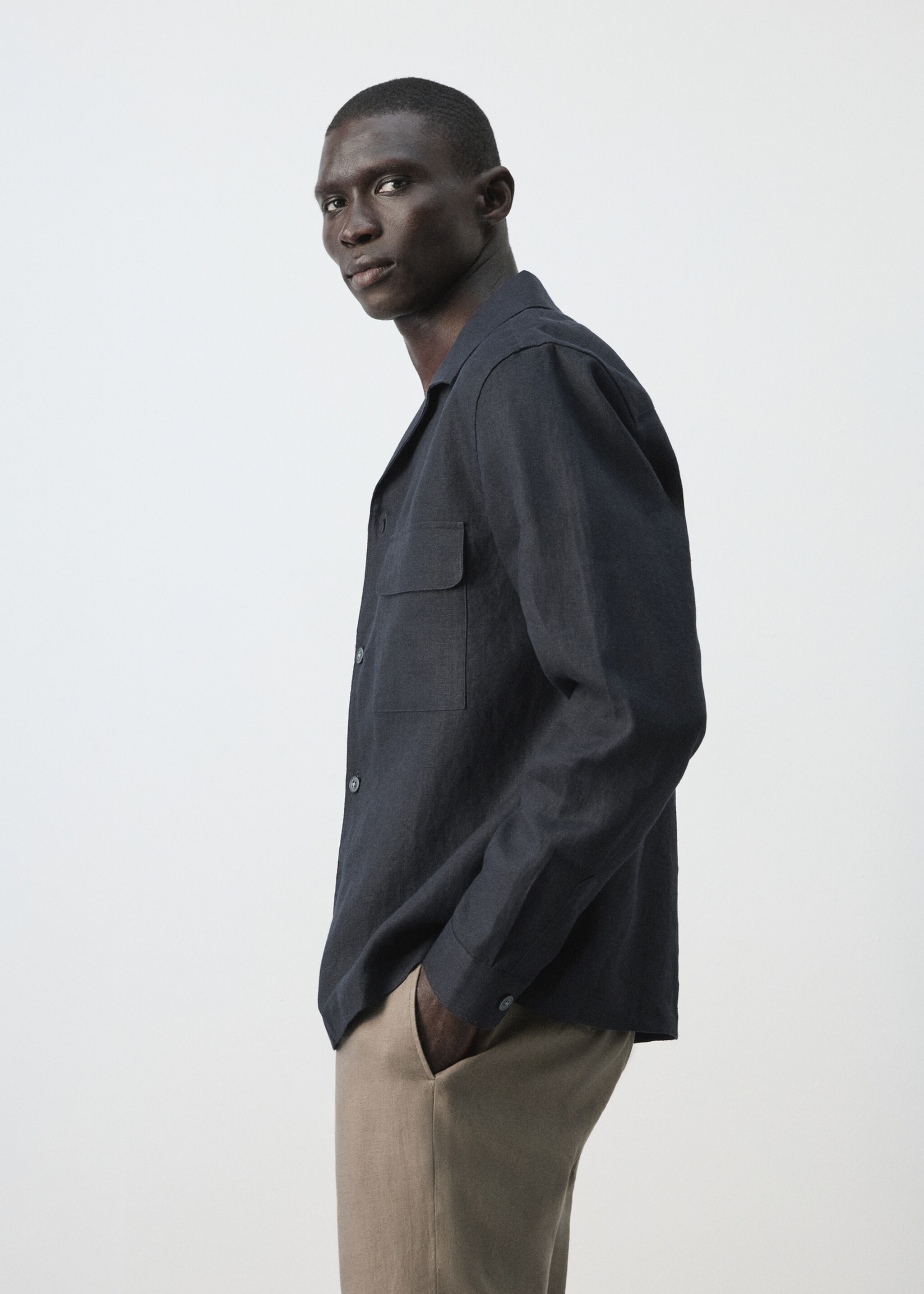 Bowling collar overshirt 100% linen - Details of the article 2, Navy. Ref: 27026712-00.