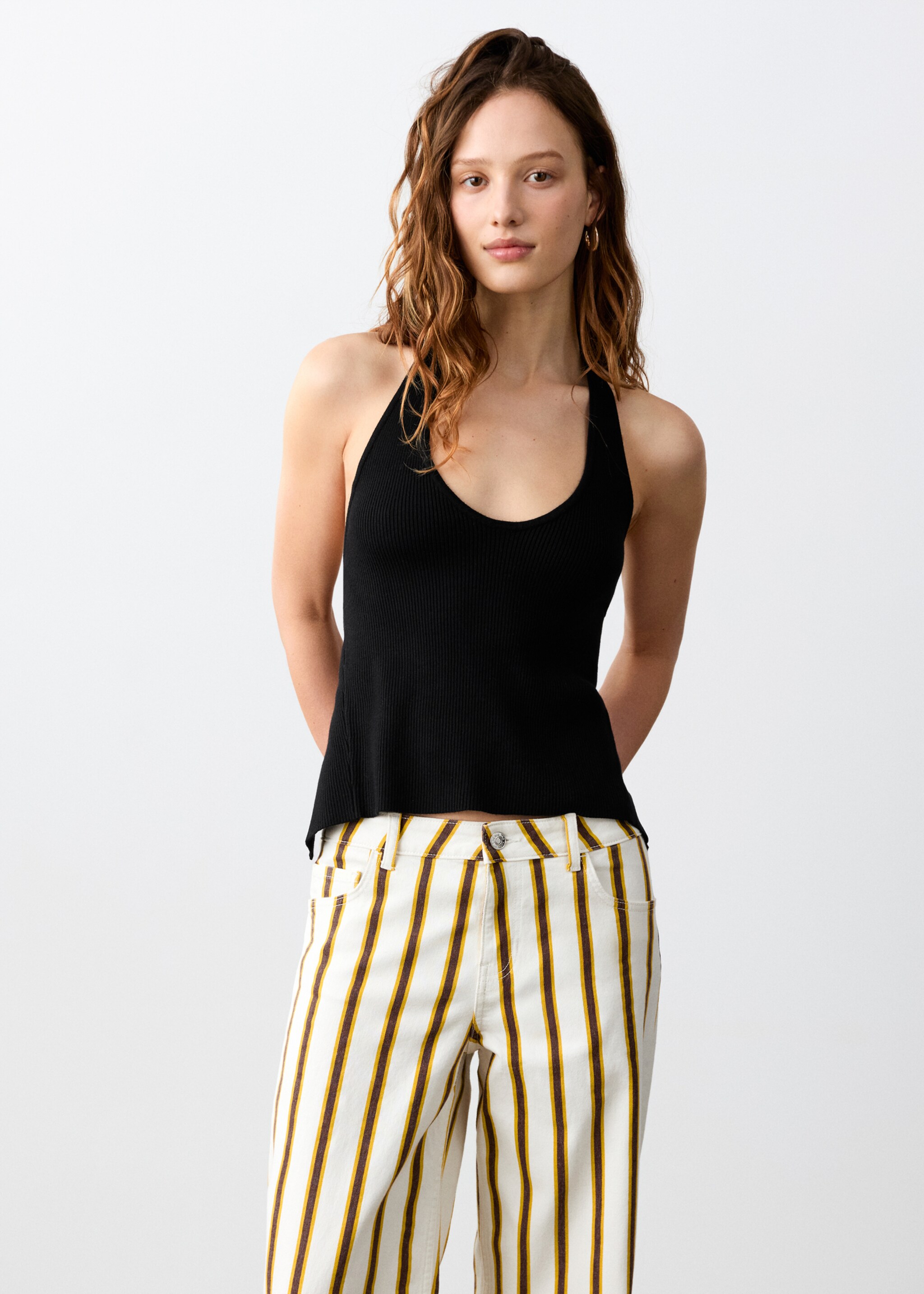 Top maille côtelée à emmanchures américaines - Plan moyen, Noir. Ref: 27026731-00.