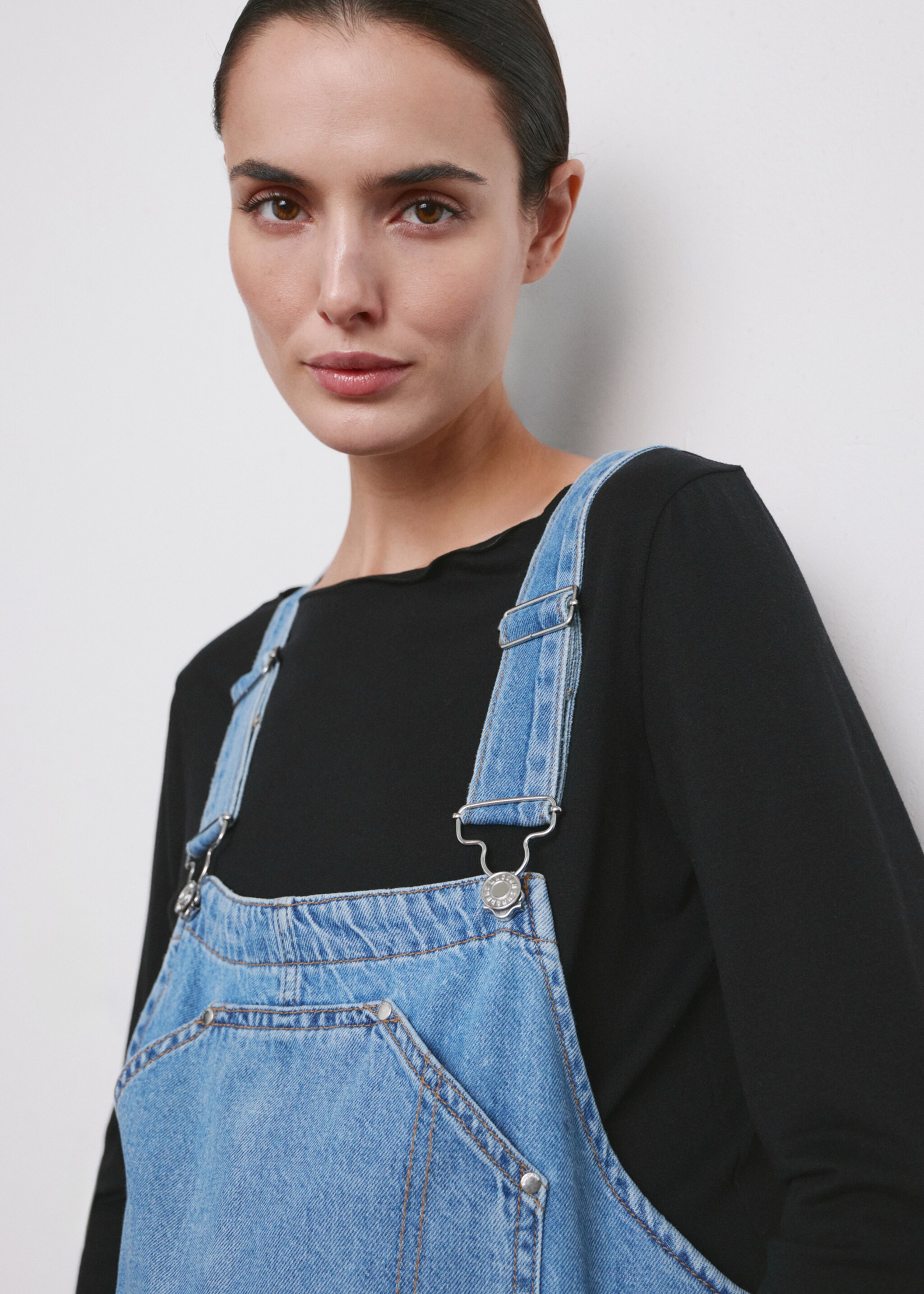 Maternity denim dungarees - Details of the article 6, Medium Blue. Ref: 27026745-00.