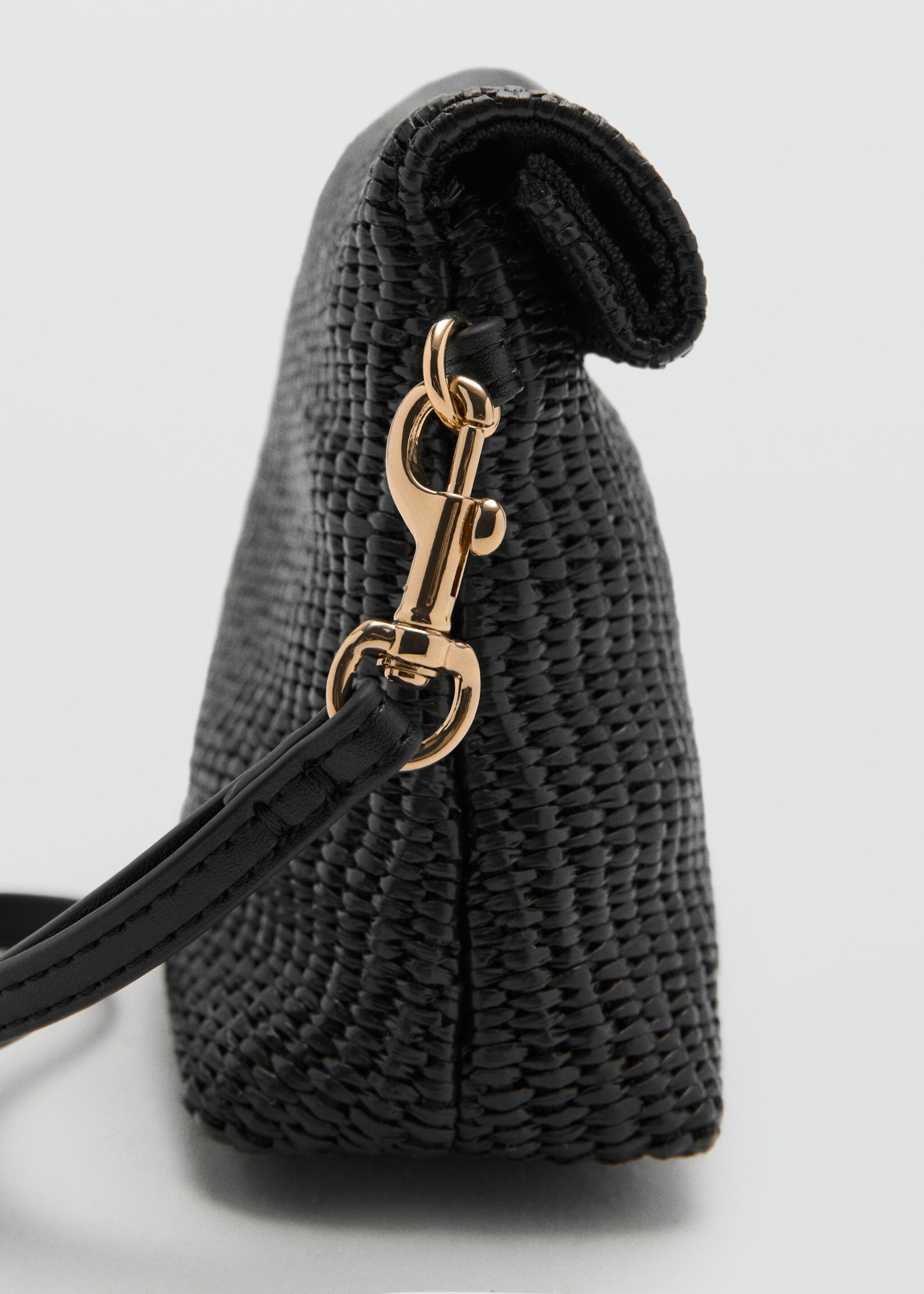 Purse with button flap - Details of the article 1, Black. Ref: 27026746-00.