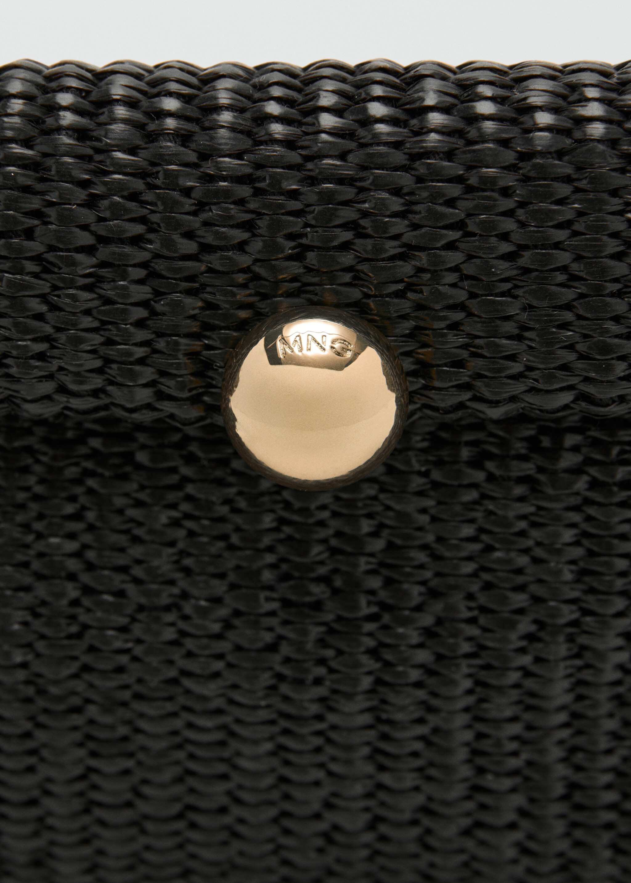 Purse with button flap - Details of the article 2, Black. Ref: 27026746-00.