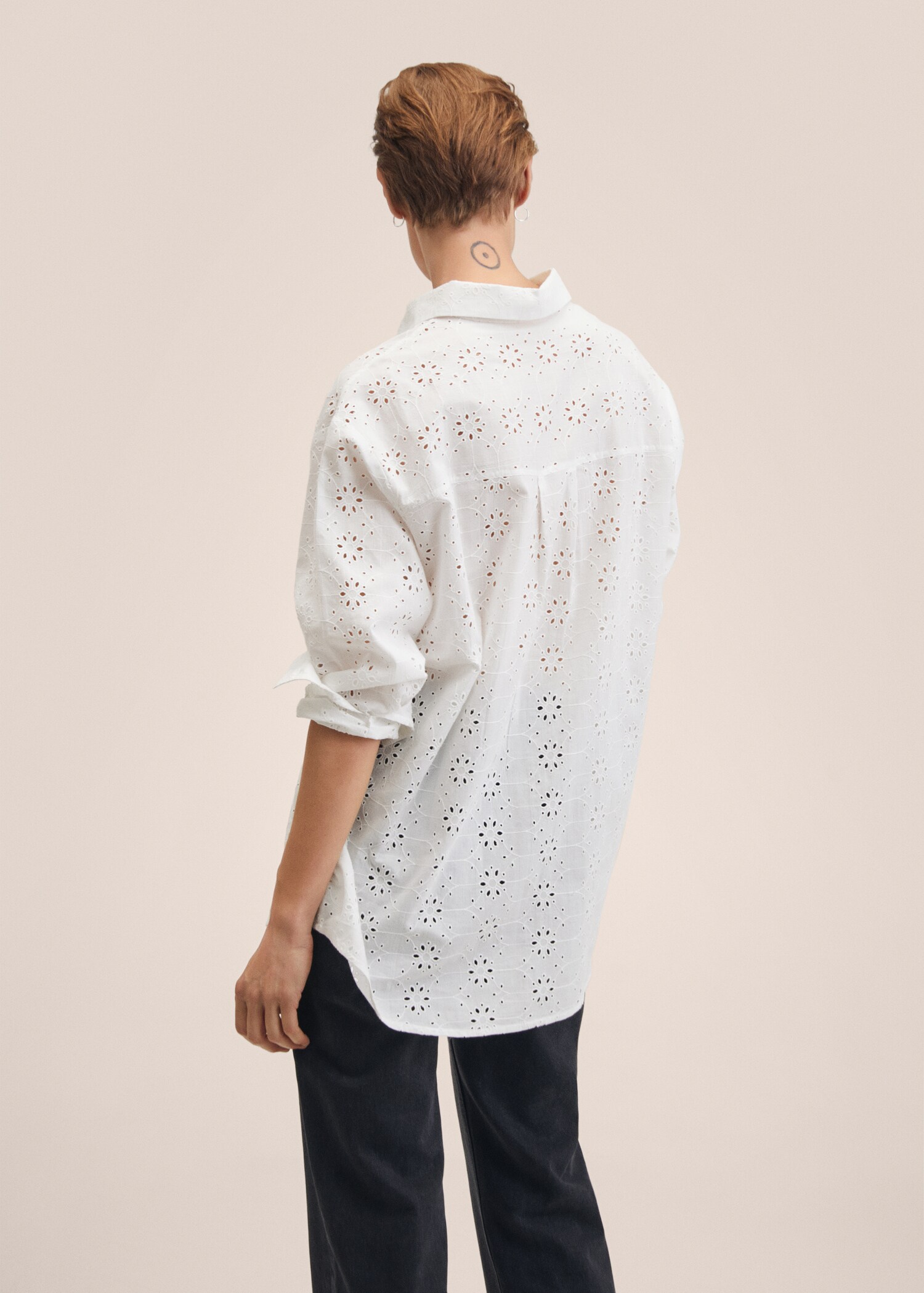 Swiss embroidery shirt - Reverse of the article