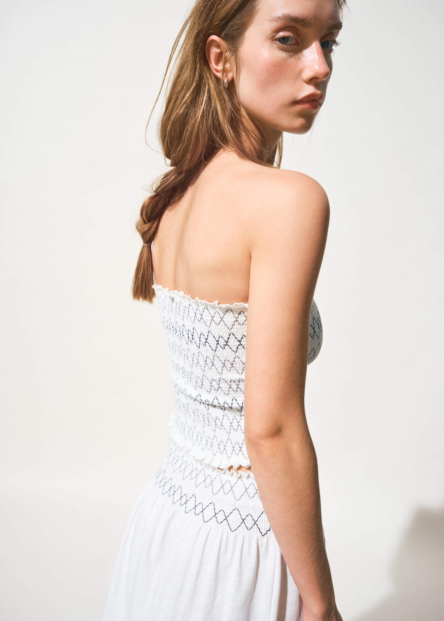 Haut bustier brodé - Plan moyen