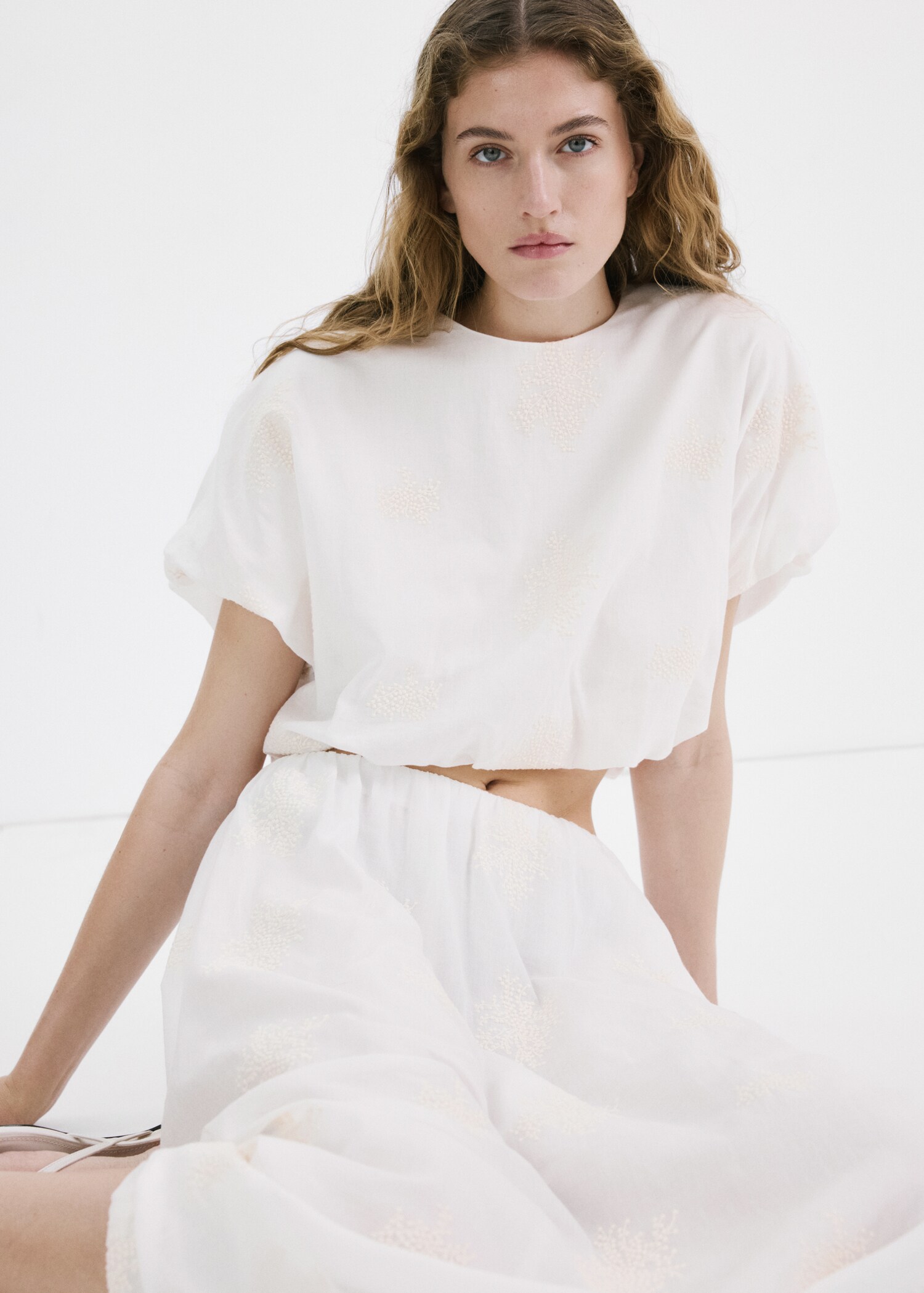 بلوزة قطنية بتفاصيل مطرزة - تفاصيل المنتج 2