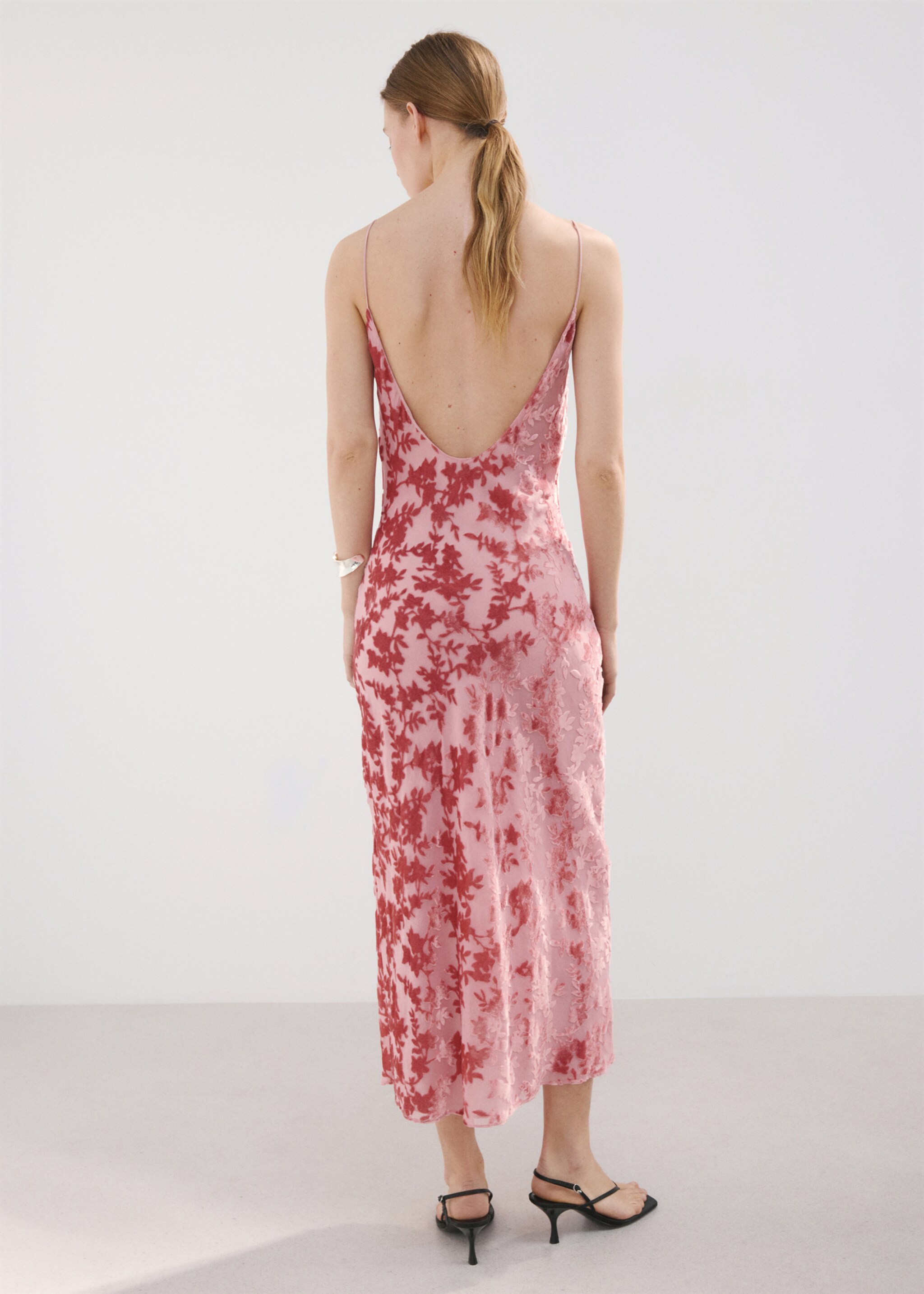 Devoré floral dress - Reverse of the article, Pastel Pink. Ref: 27027151-00.