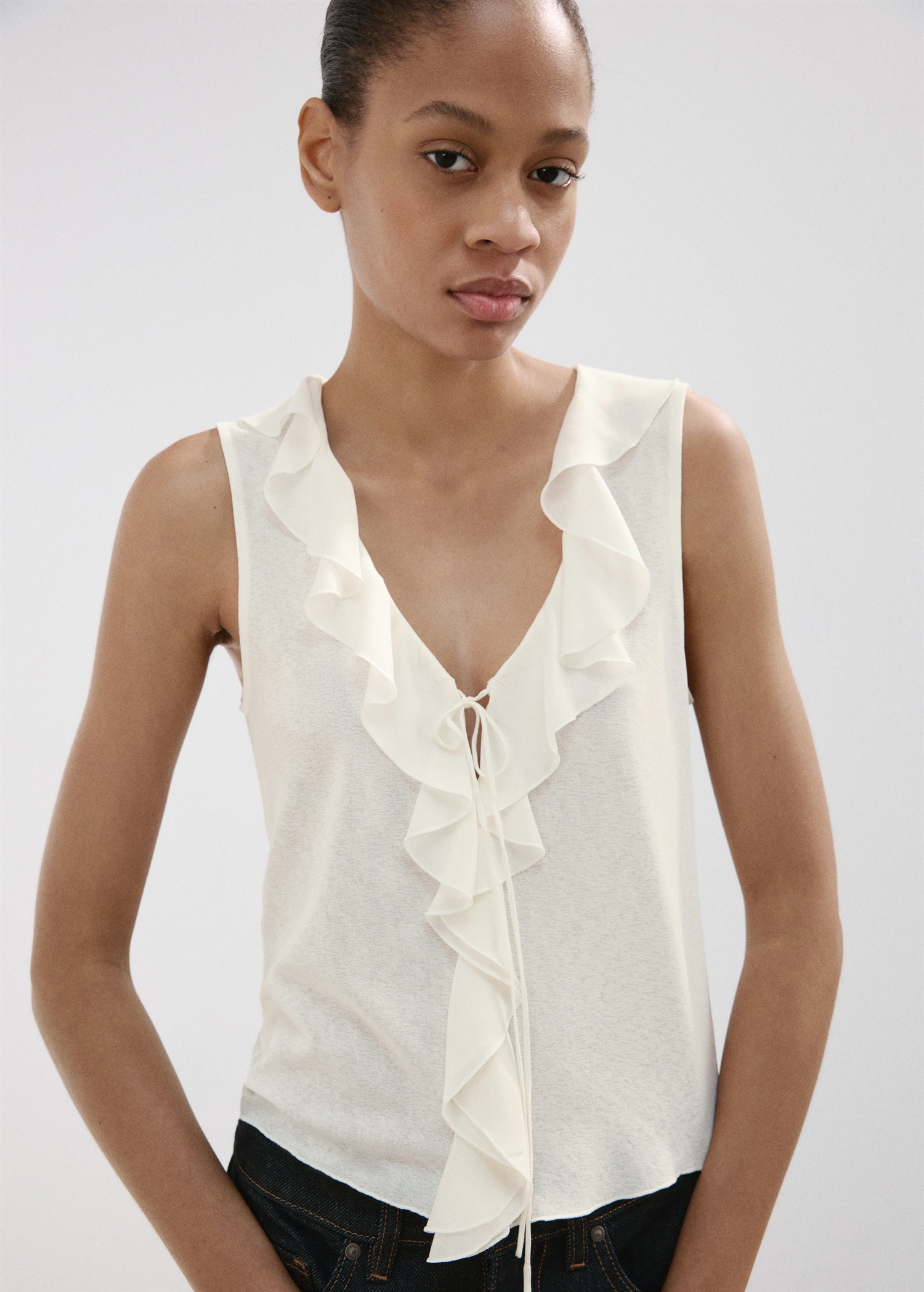 Ruffled V-neck top - Details of the article 1
