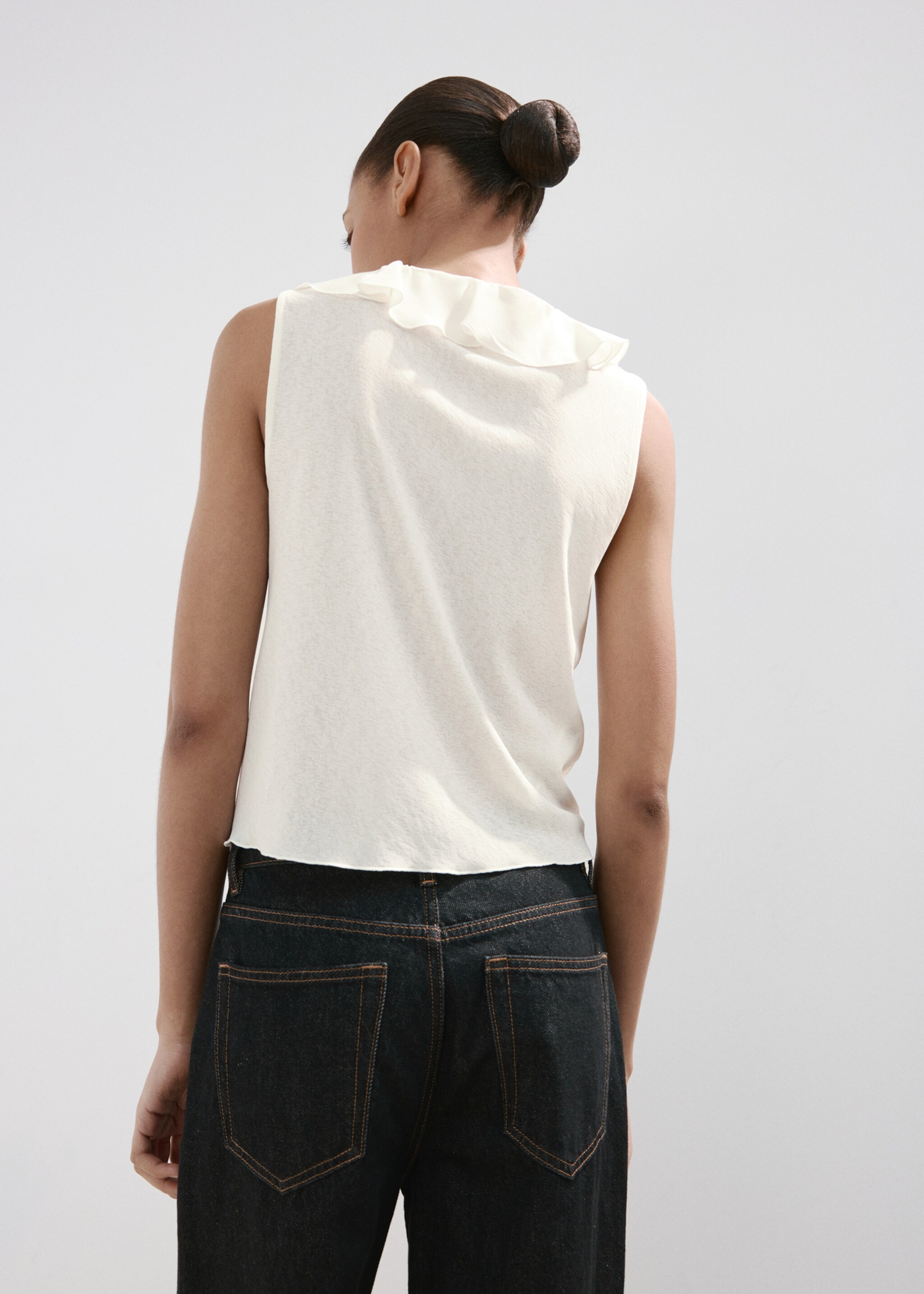 Ruffled V-neck top - Reverse of the article, Off White. Ref: 27027157-00.