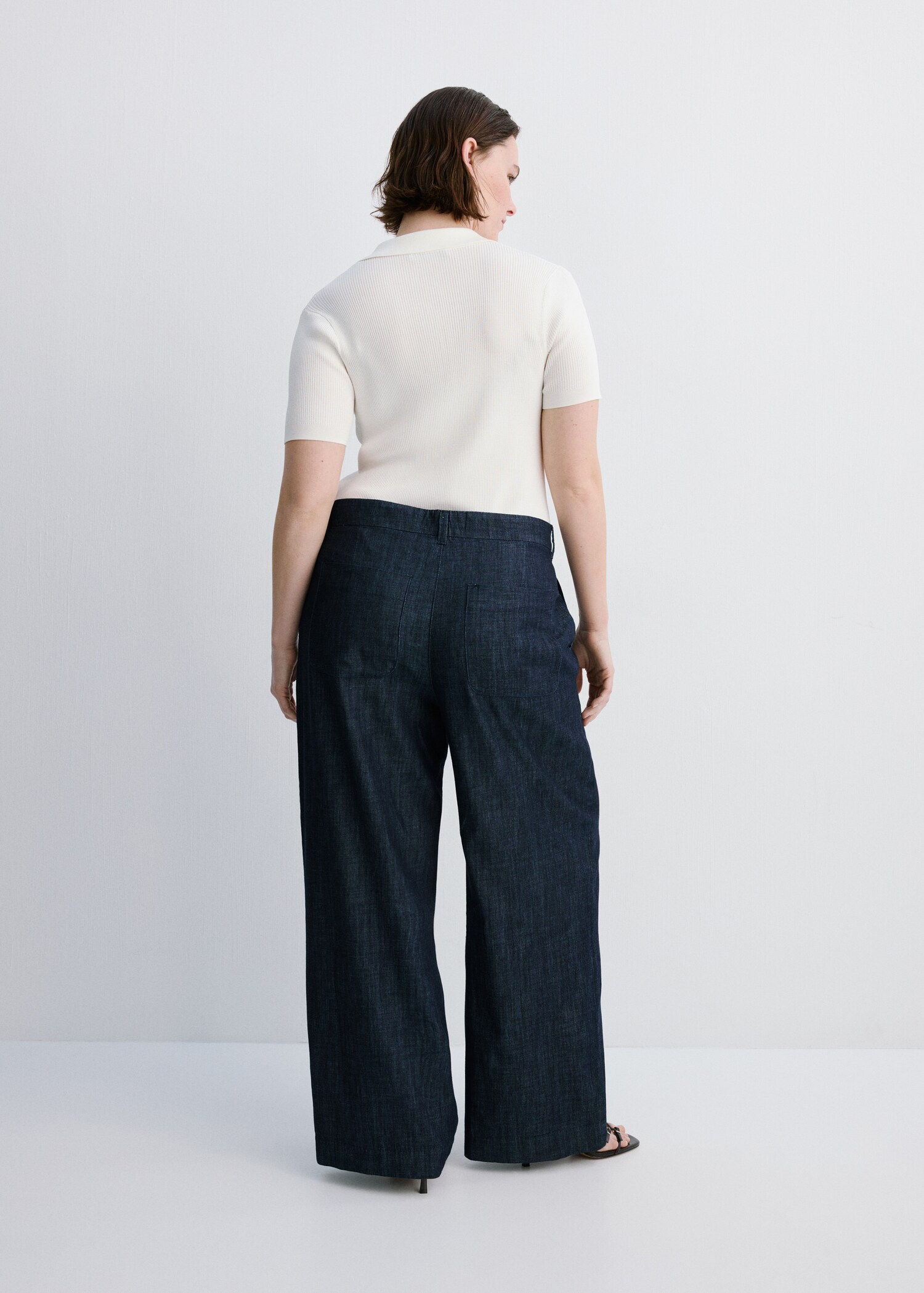 Wide leg mid-rise jeans - Details of the article 4