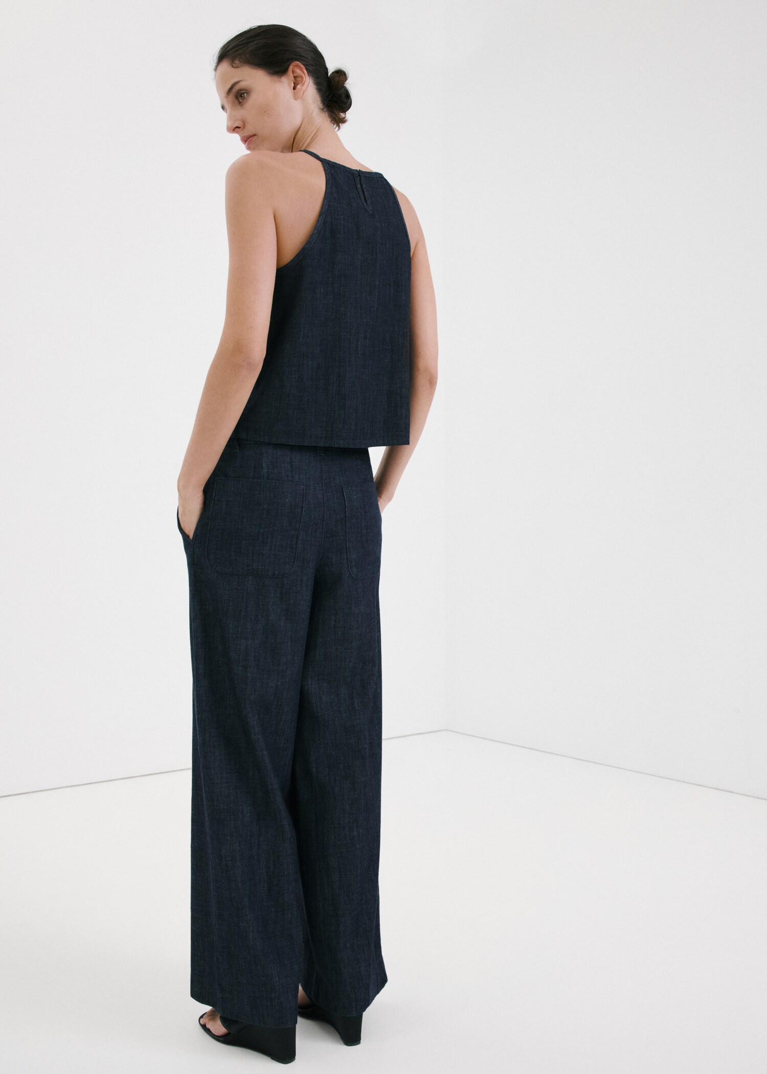 Wide leg mid-rise jeans - Reverse of the article