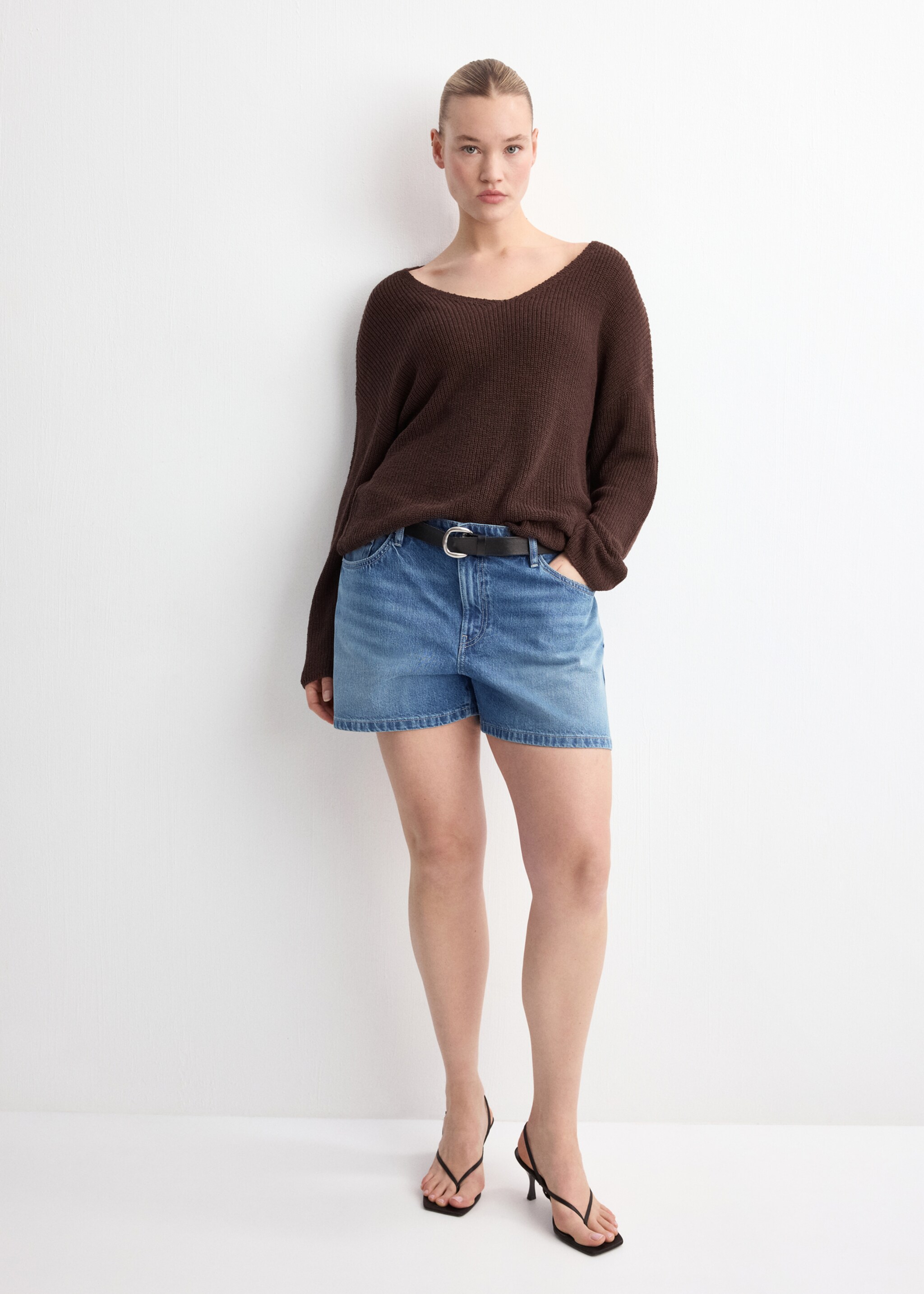 Straight-leg mid-rise denim shorts - Details of the article 3, Medium Blue. Ref: 27027163-00.