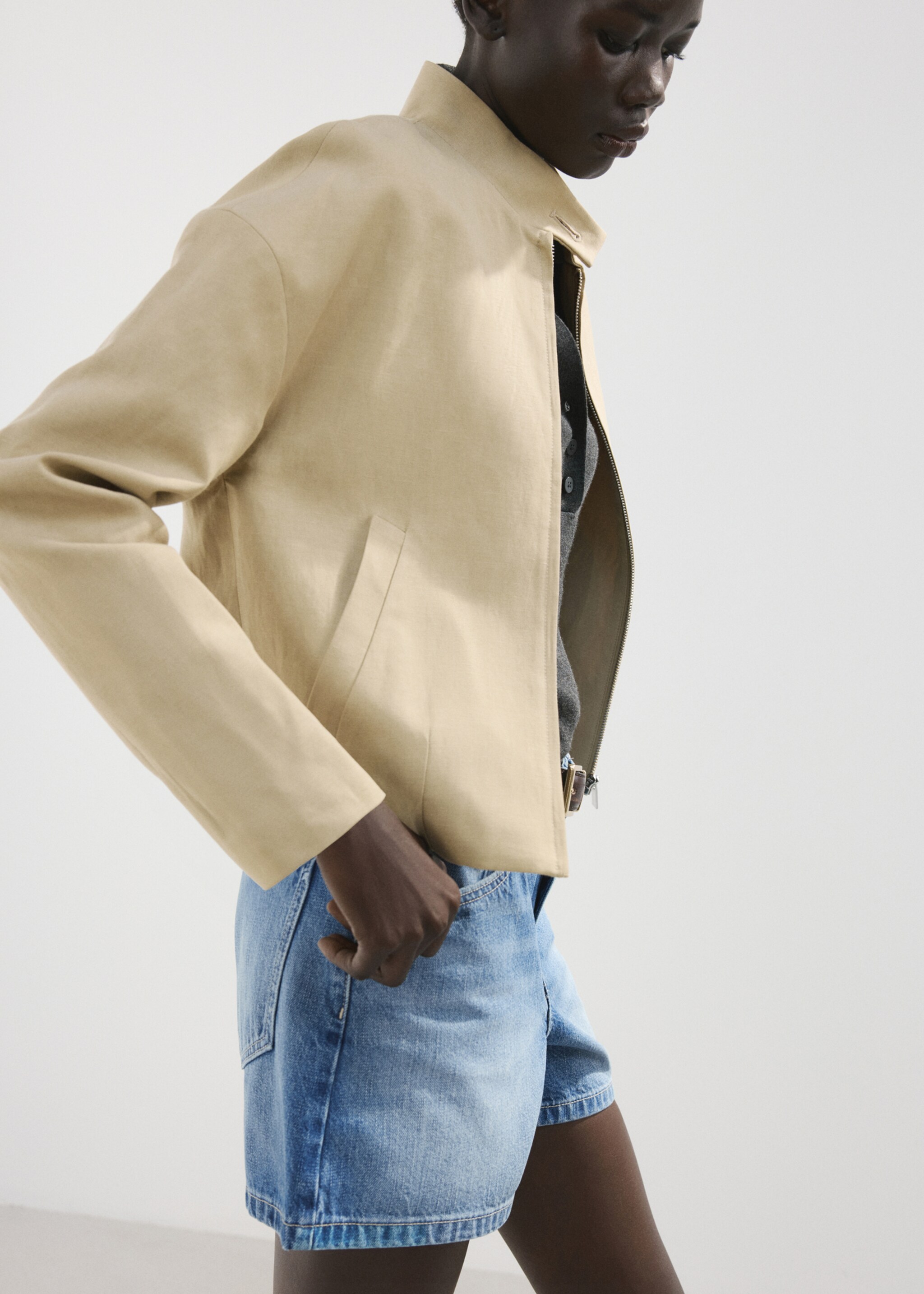 Straight-leg mid-rise denim shorts - Details of the article 6, Medium Blue. Ref: 27027163-00.