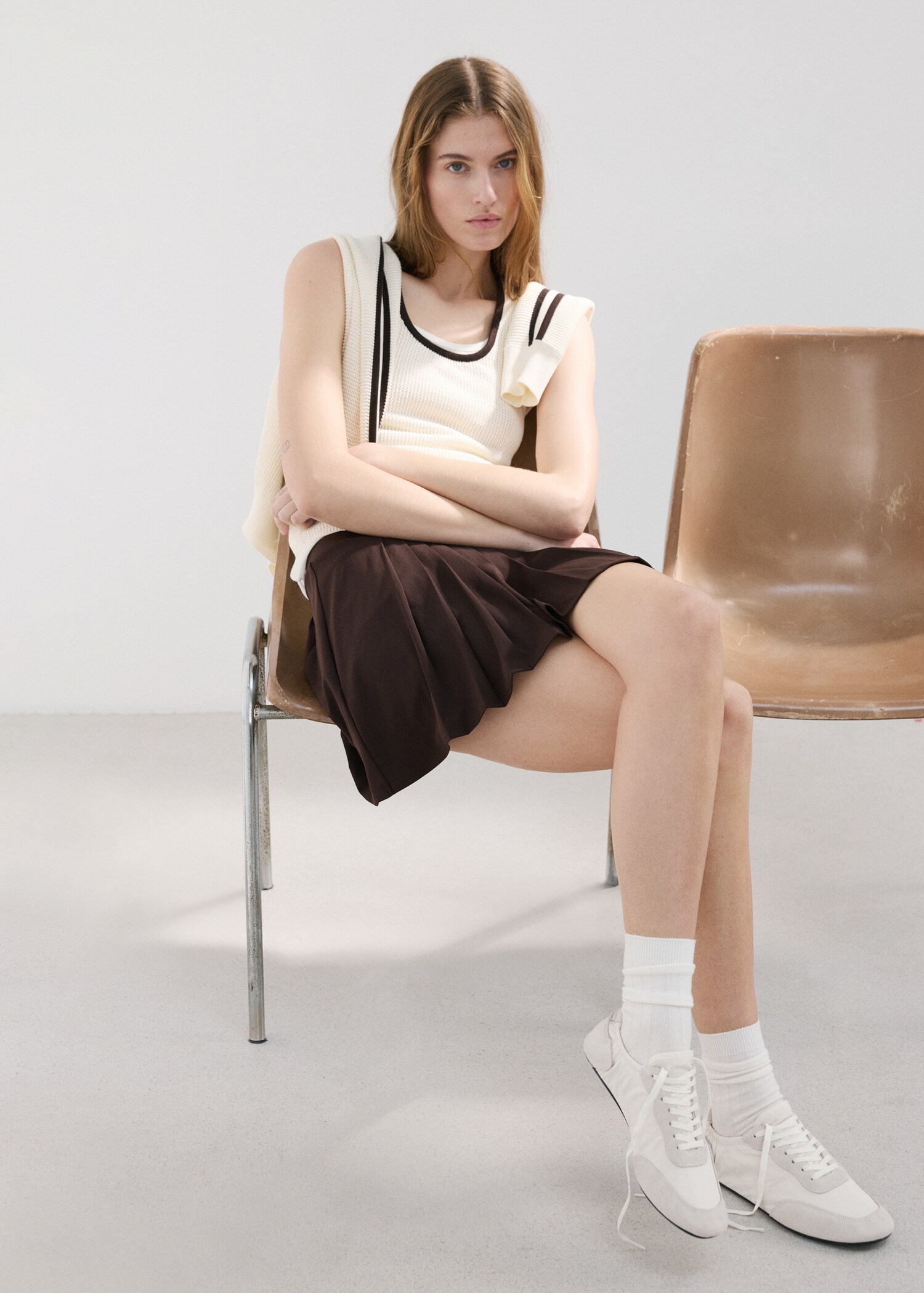 Pleated skirt with printed logo - Details of the article 6