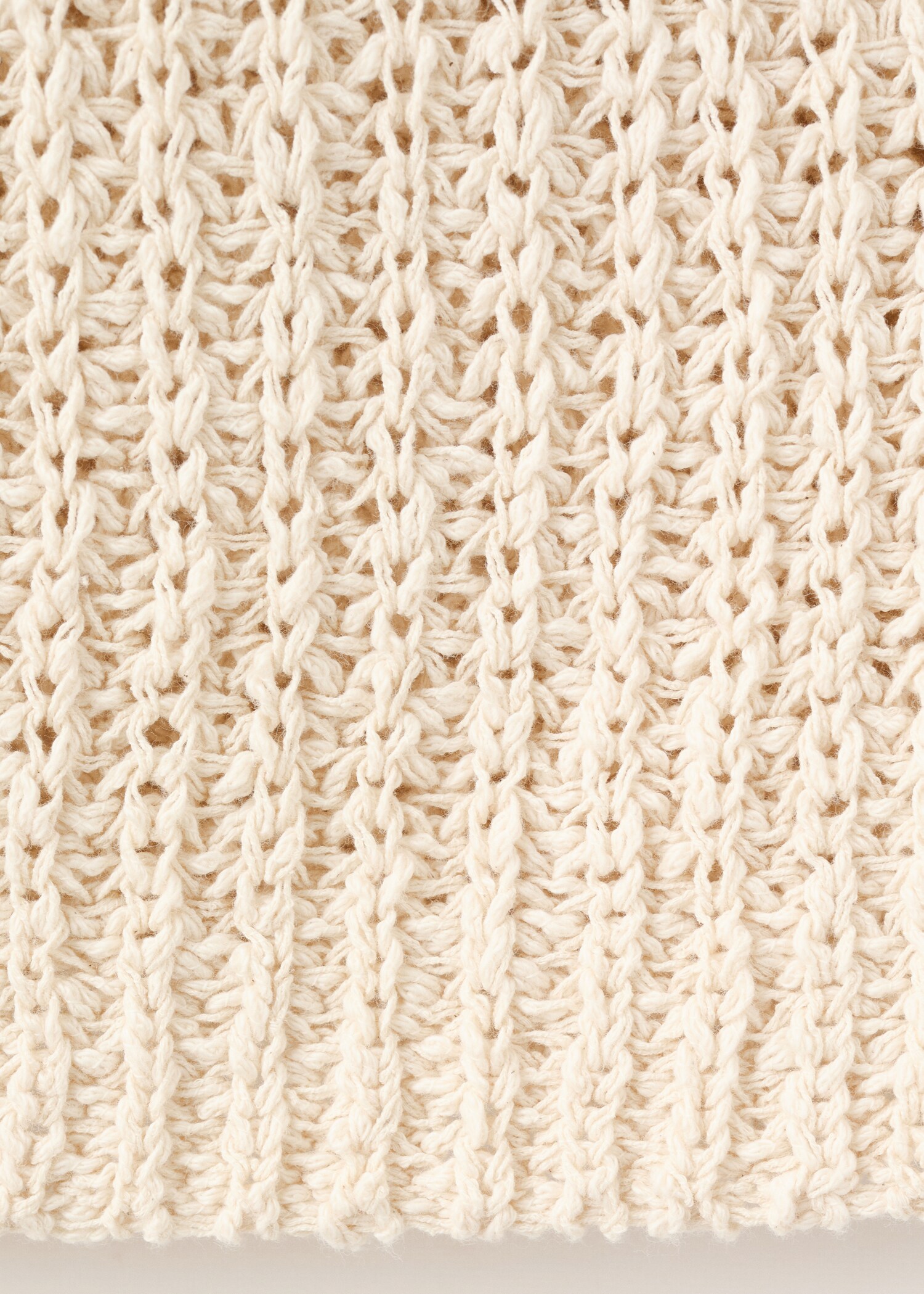 Round-neck knitted top - Details of the article 0