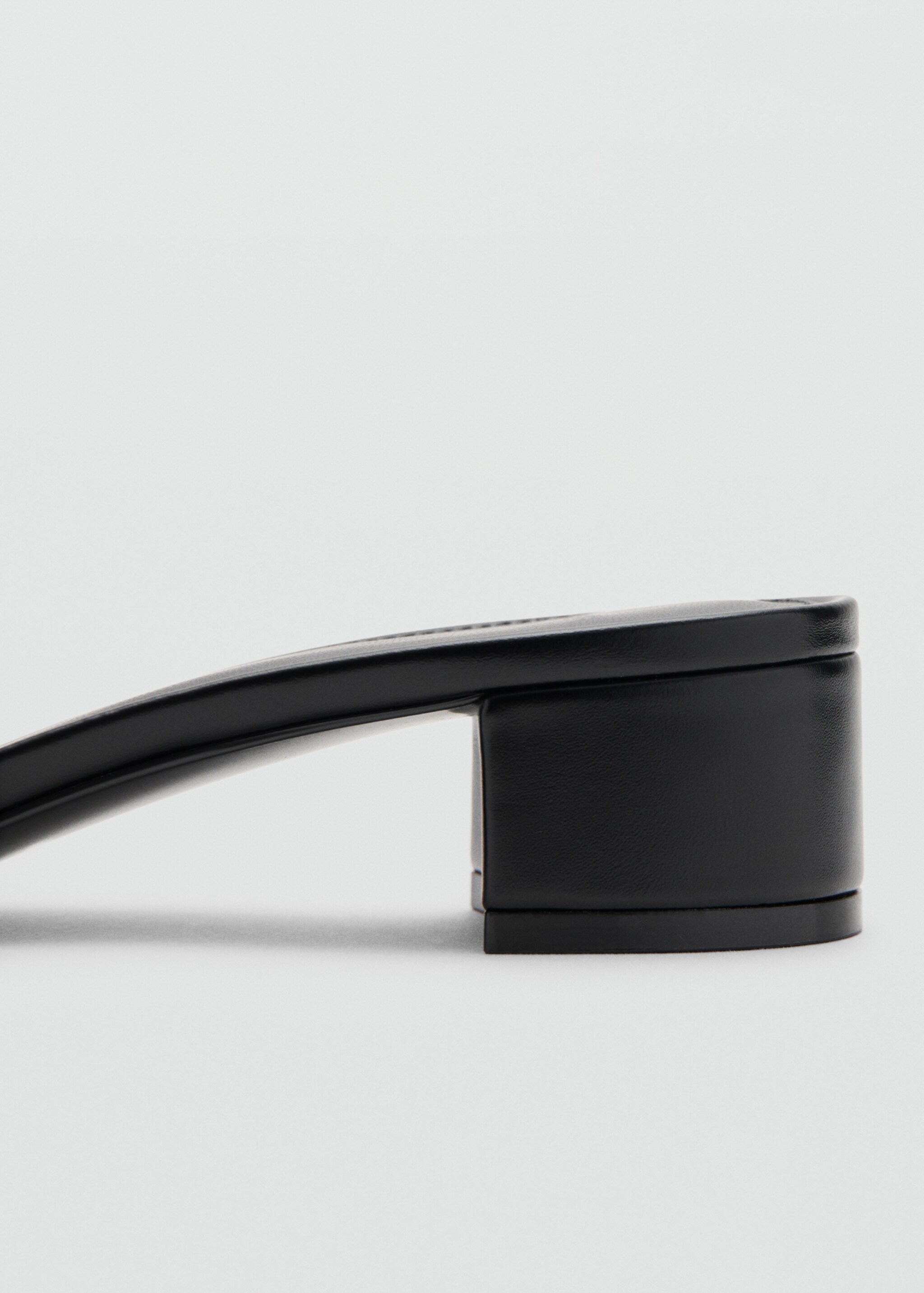 Block-heel sandals with strap - Details of the article 1, Black. Ref: 27027781-00.